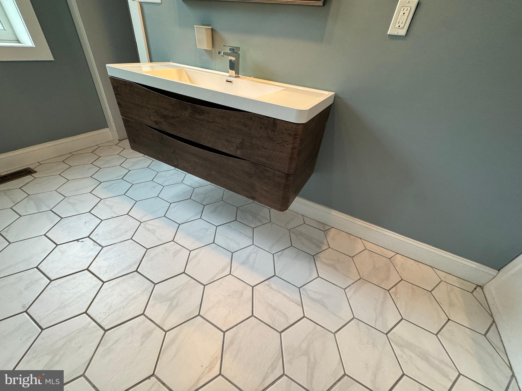 LOCUST POINT - Residential