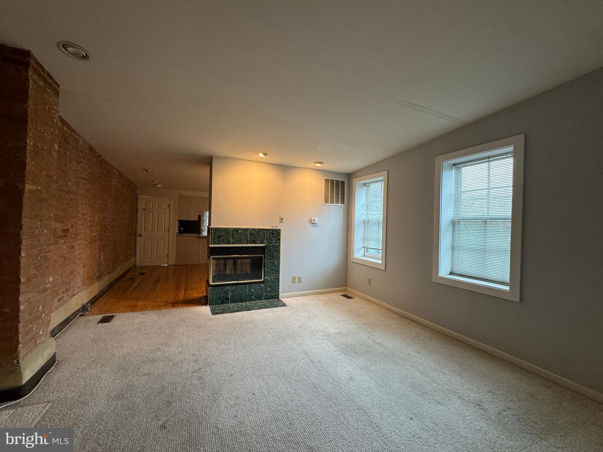 LOCUST POINT - Residential