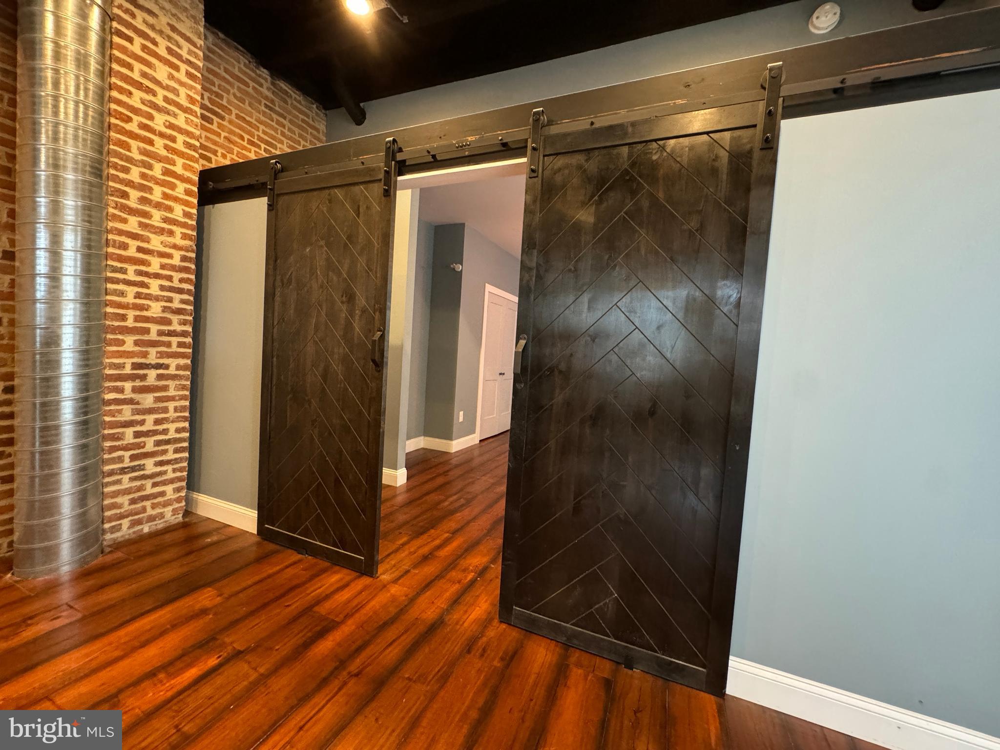 LOCUST POINT - Residential