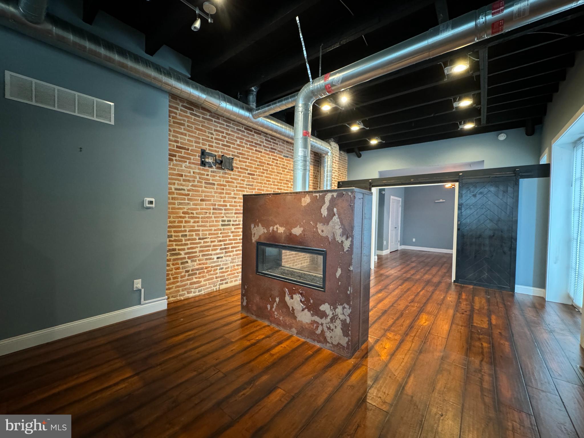 LOCUST POINT - Residential