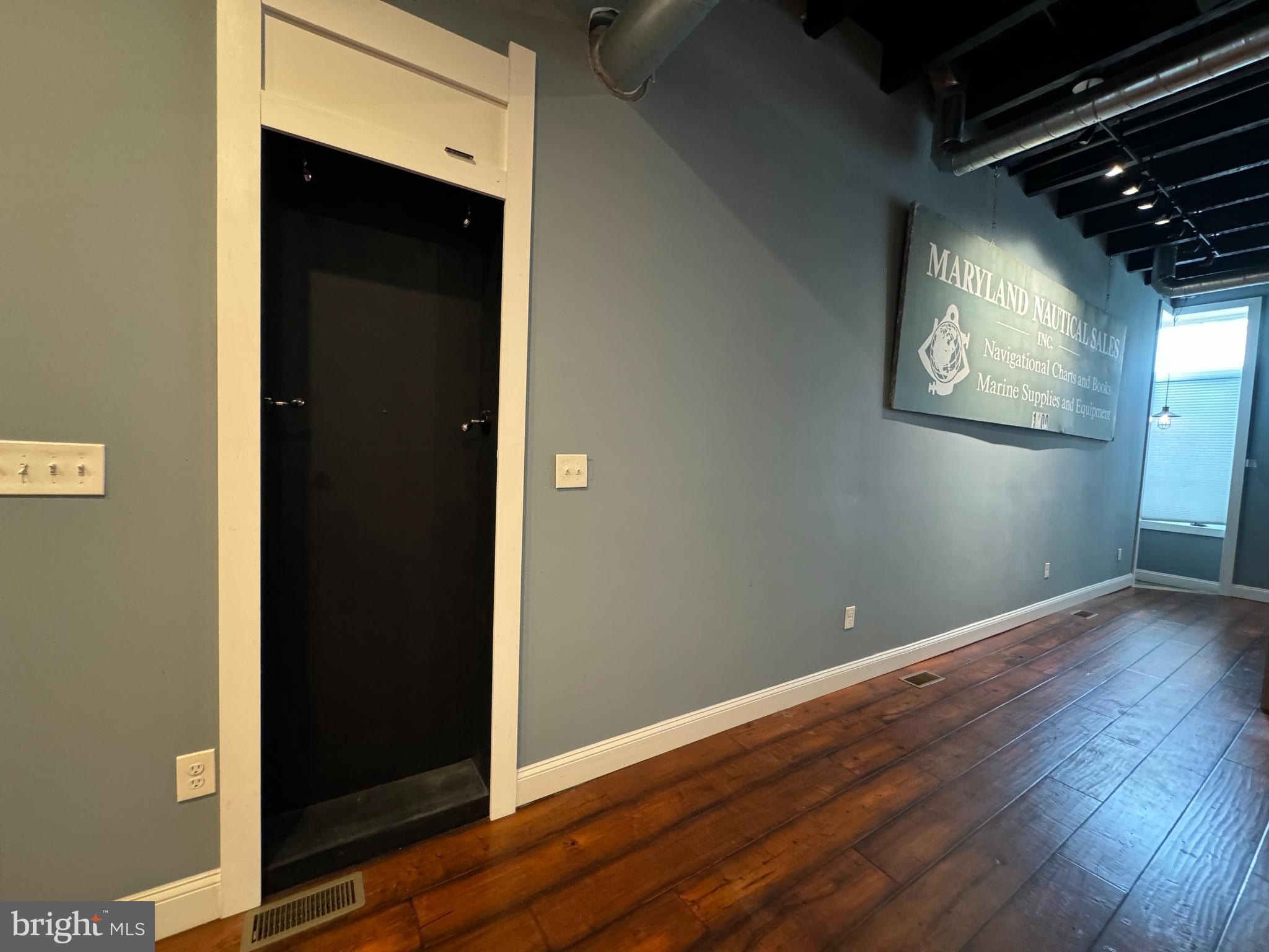 LOCUST POINT - Residential