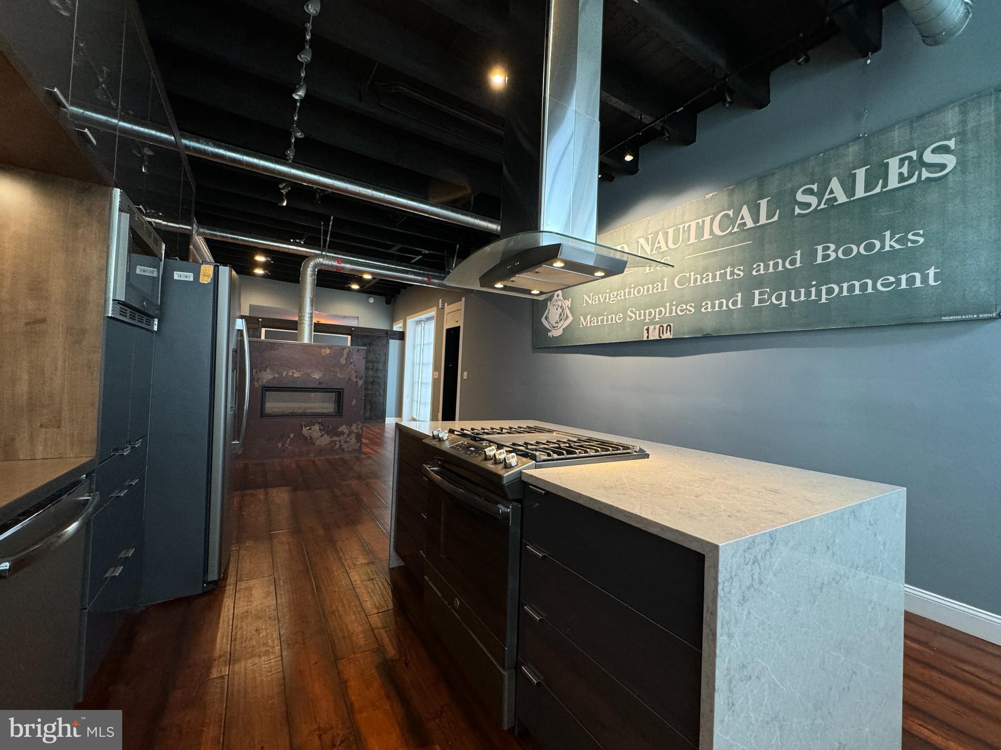 LOCUST POINT - Residential