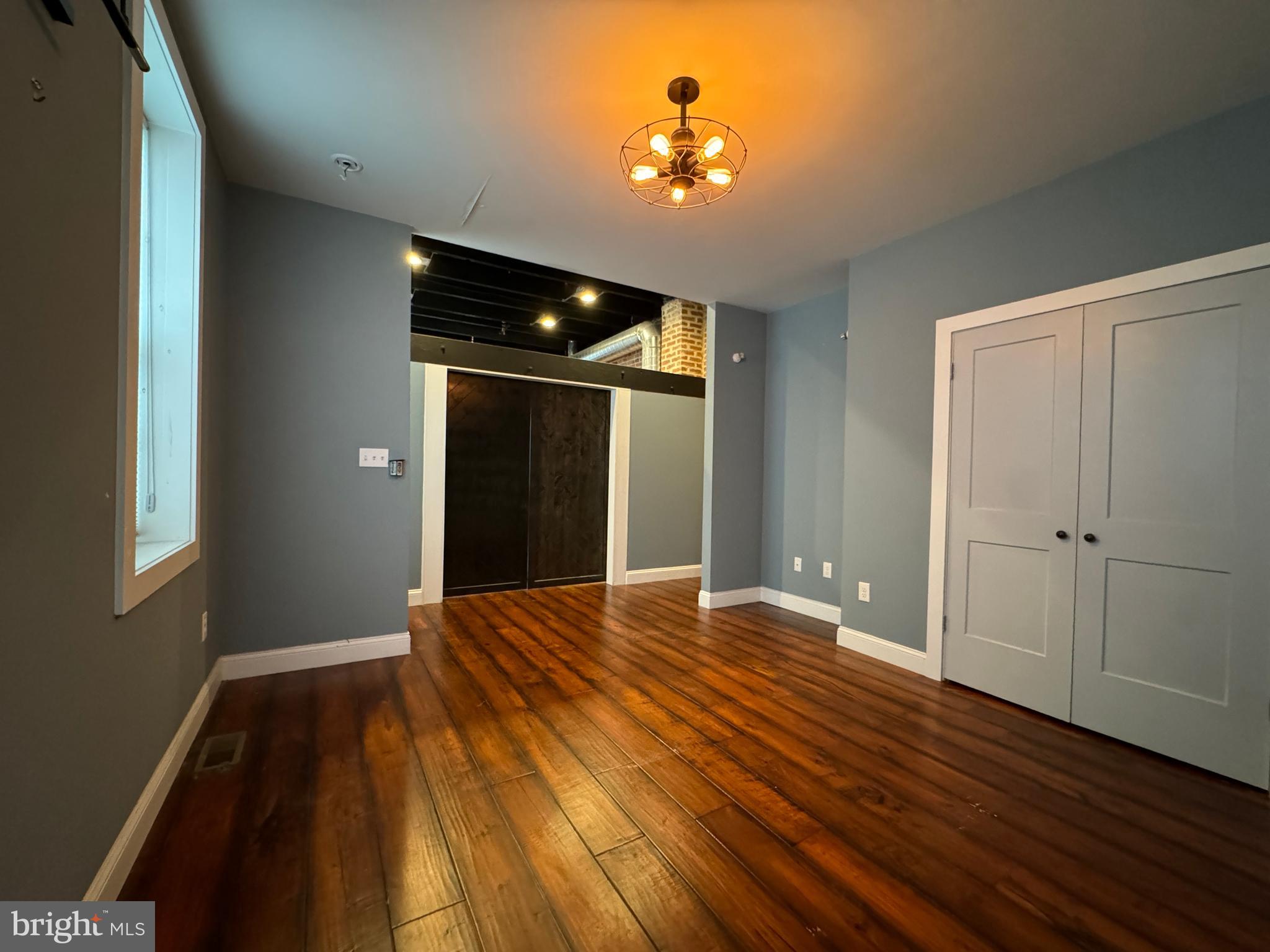 LOCUST POINT - Residential