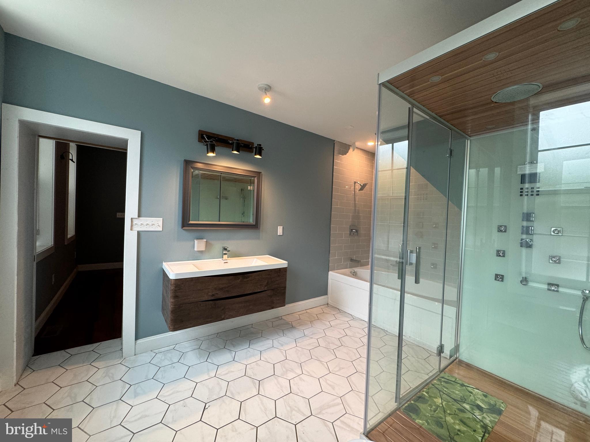 LOCUST POINT - Residential