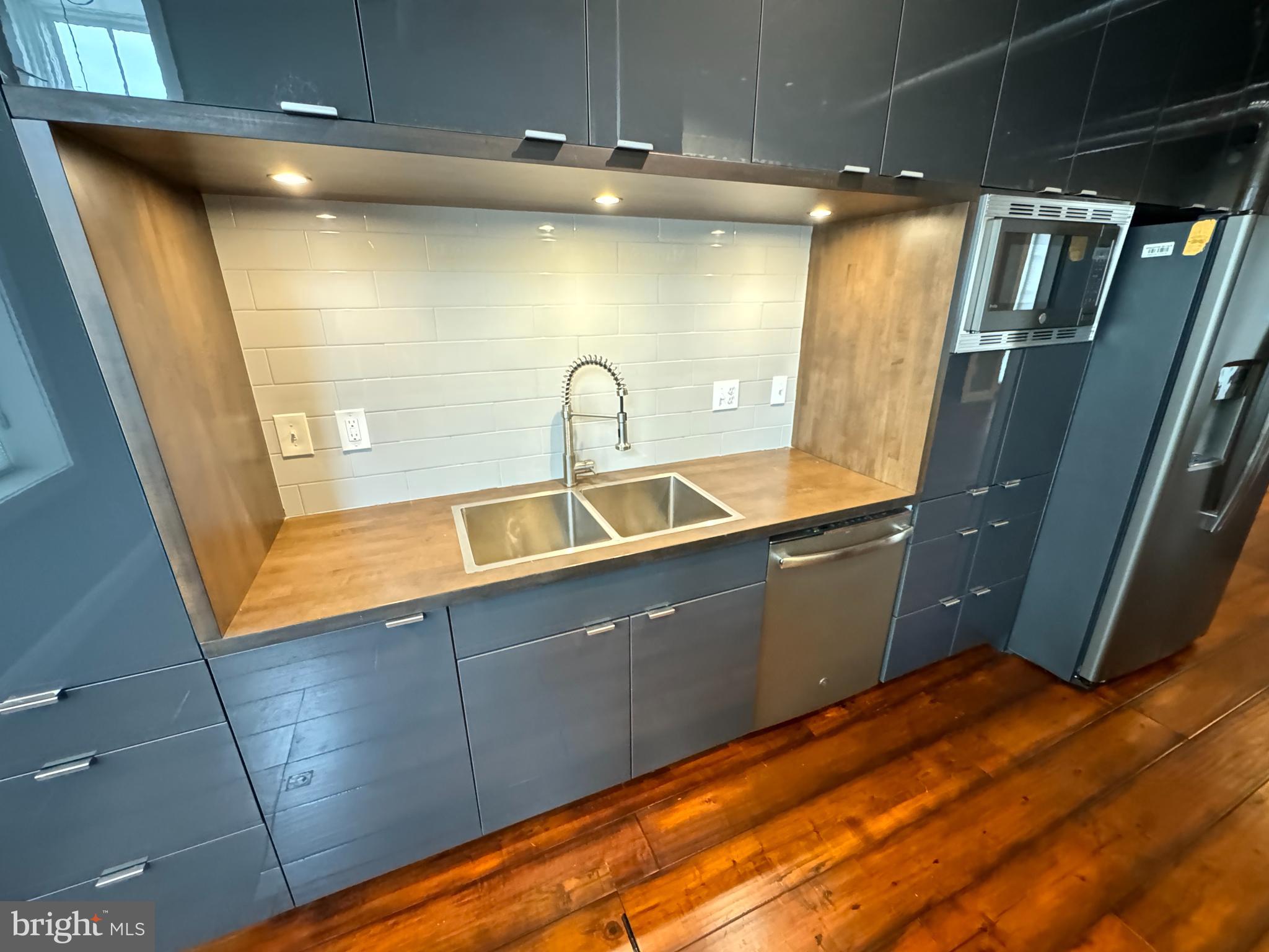 LOCUST POINT - Residential