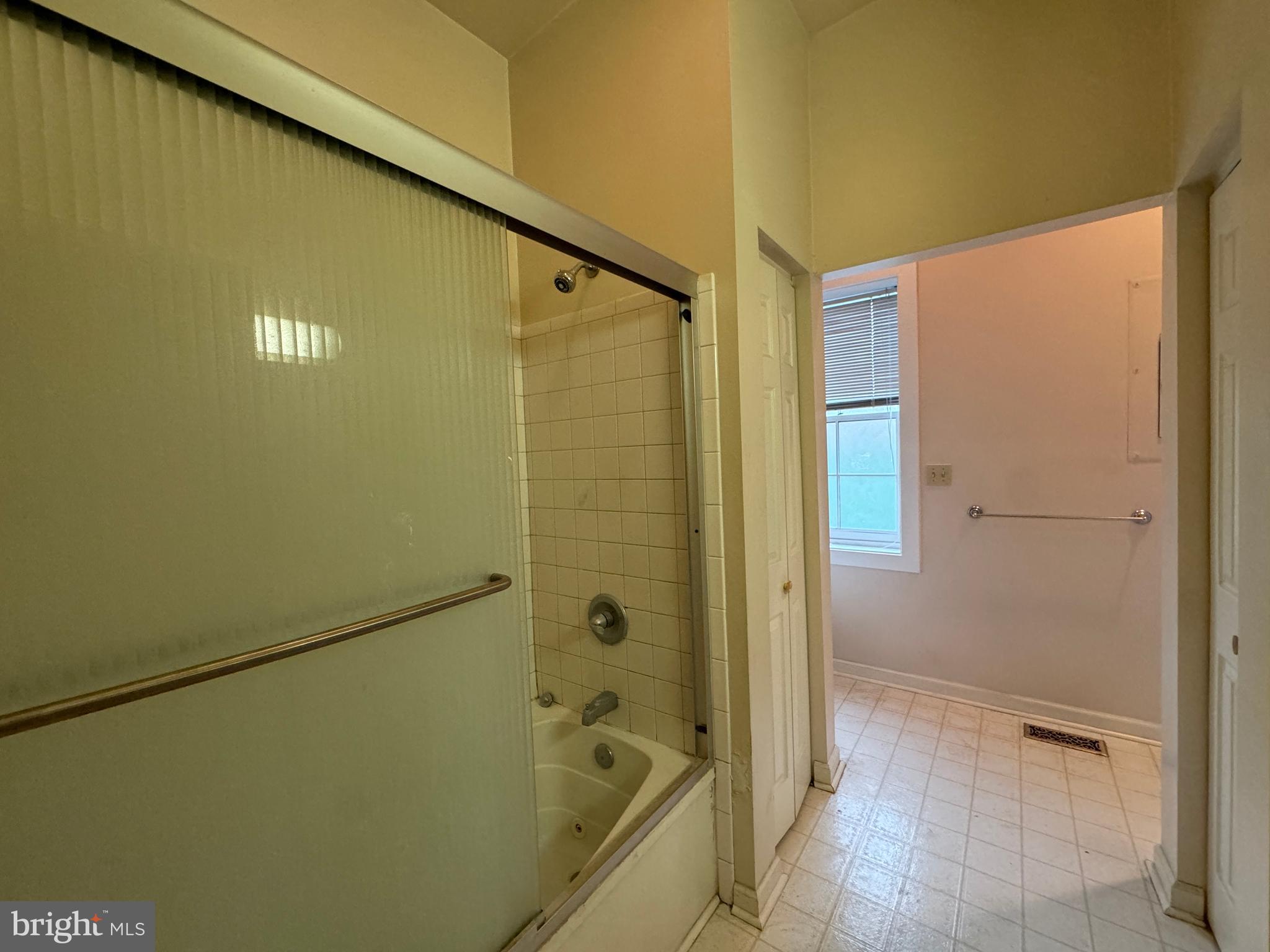 LOCUST POINT - Residential