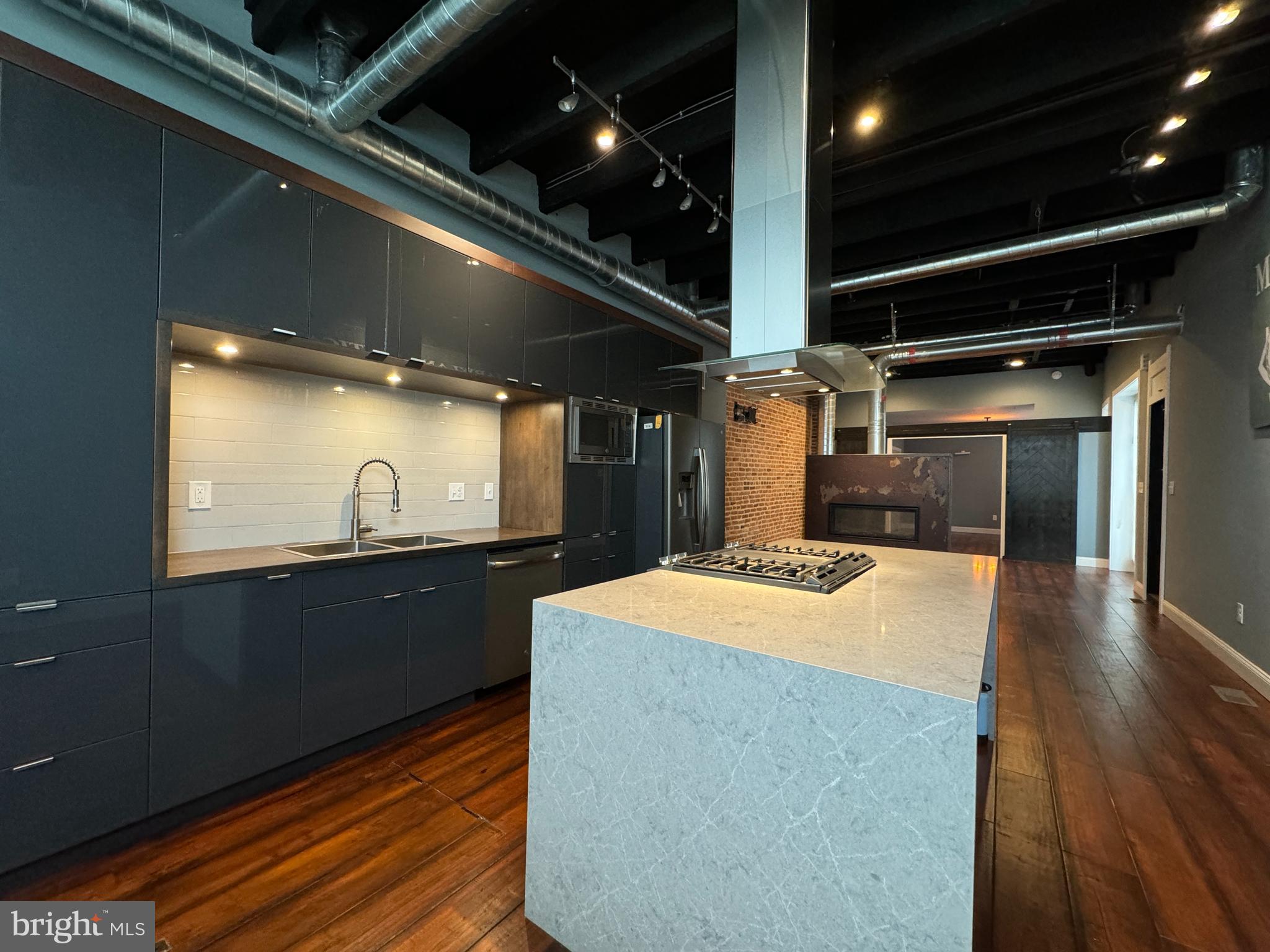 LOCUST POINT - Residential