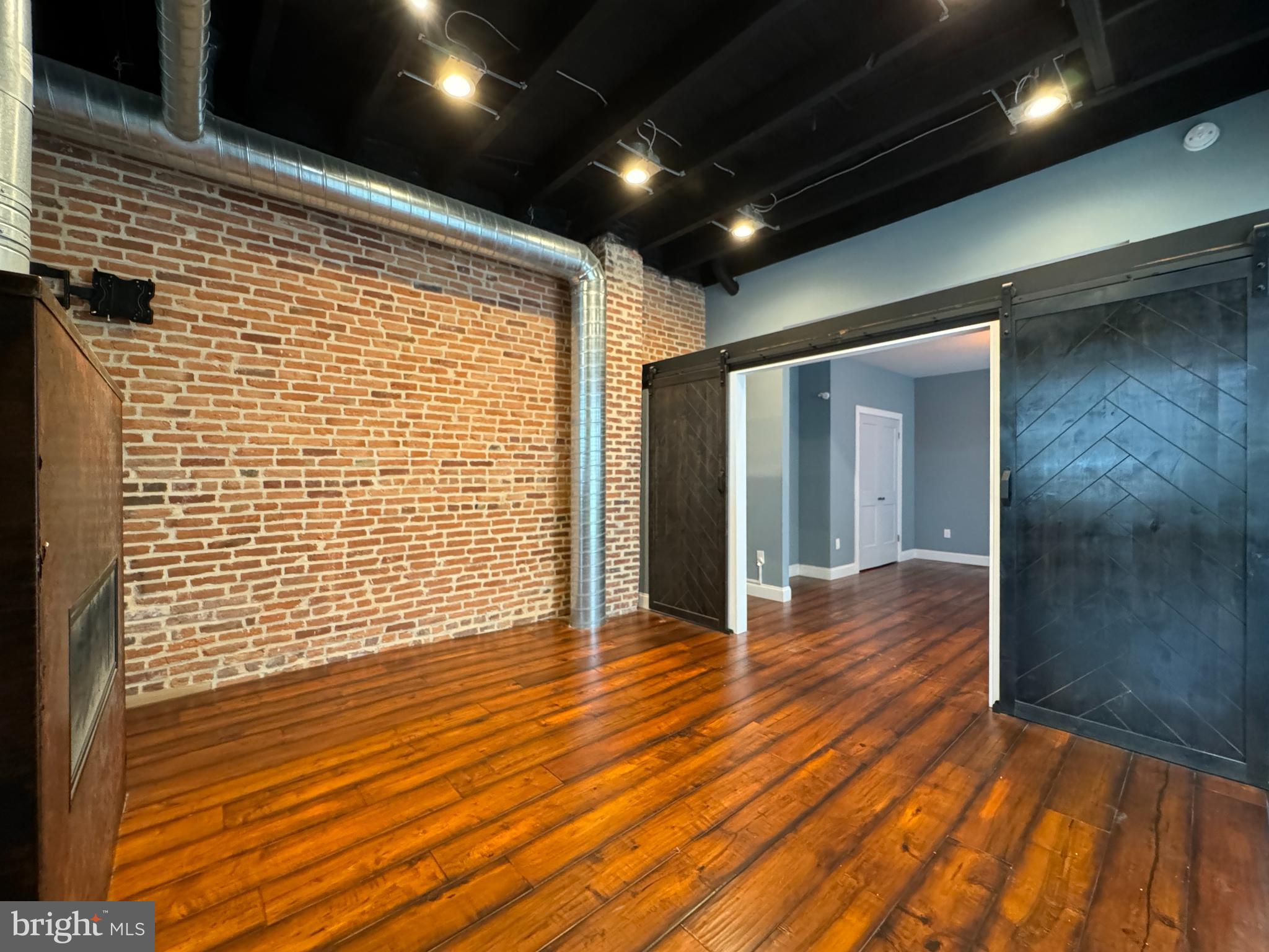 LOCUST POINT - Residential