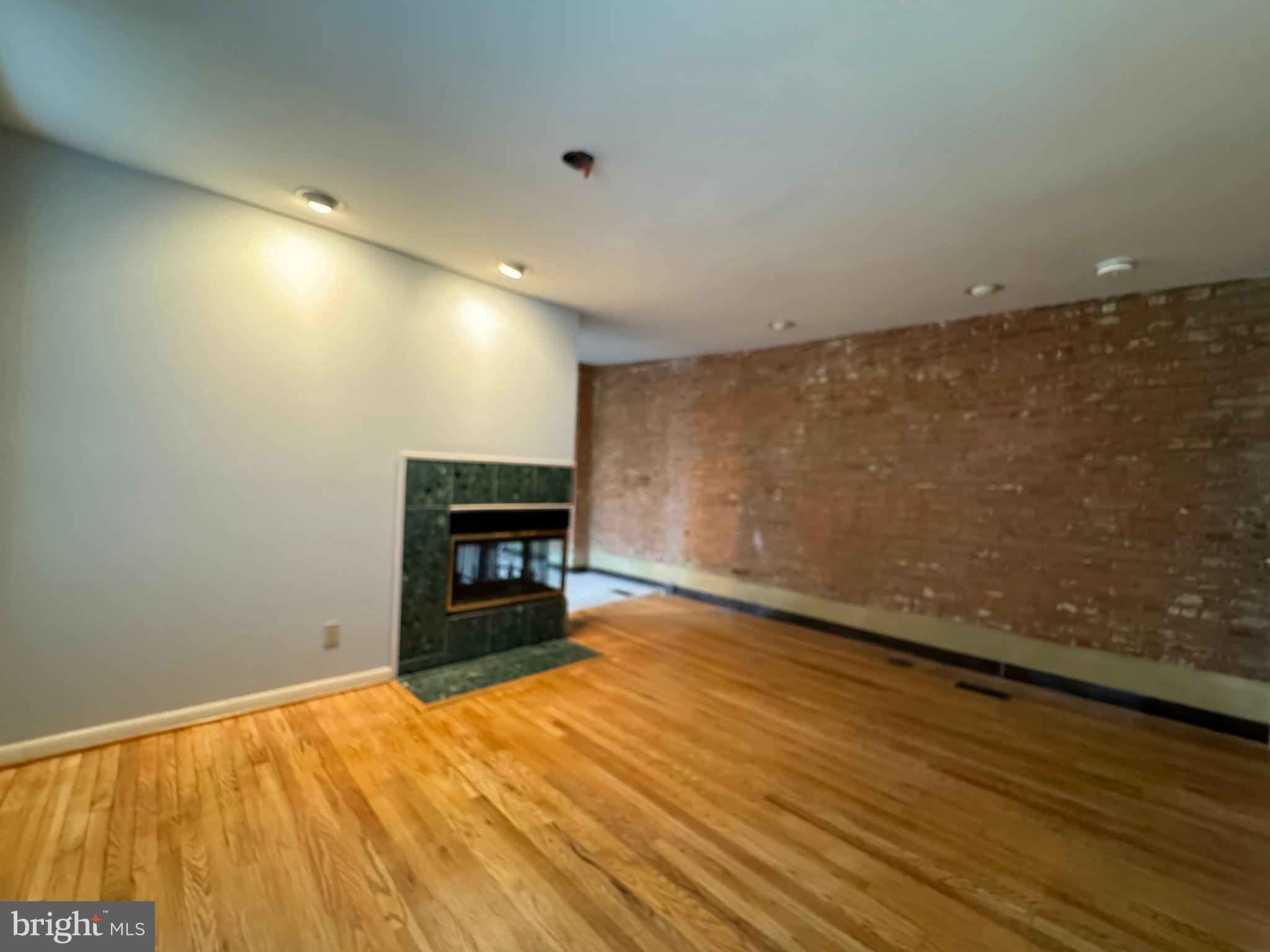 LOCUST POINT - Residential