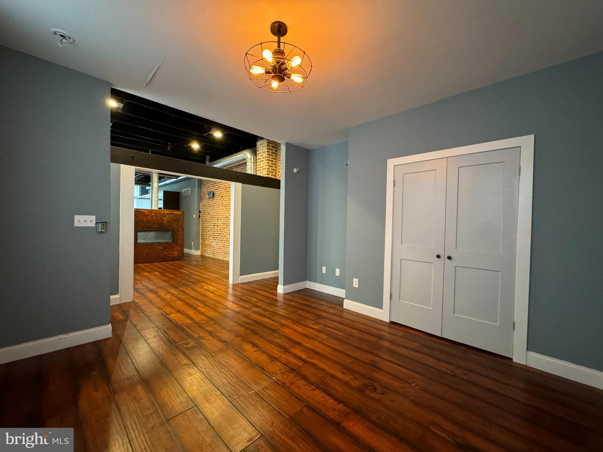 LOCUST POINT - Residential