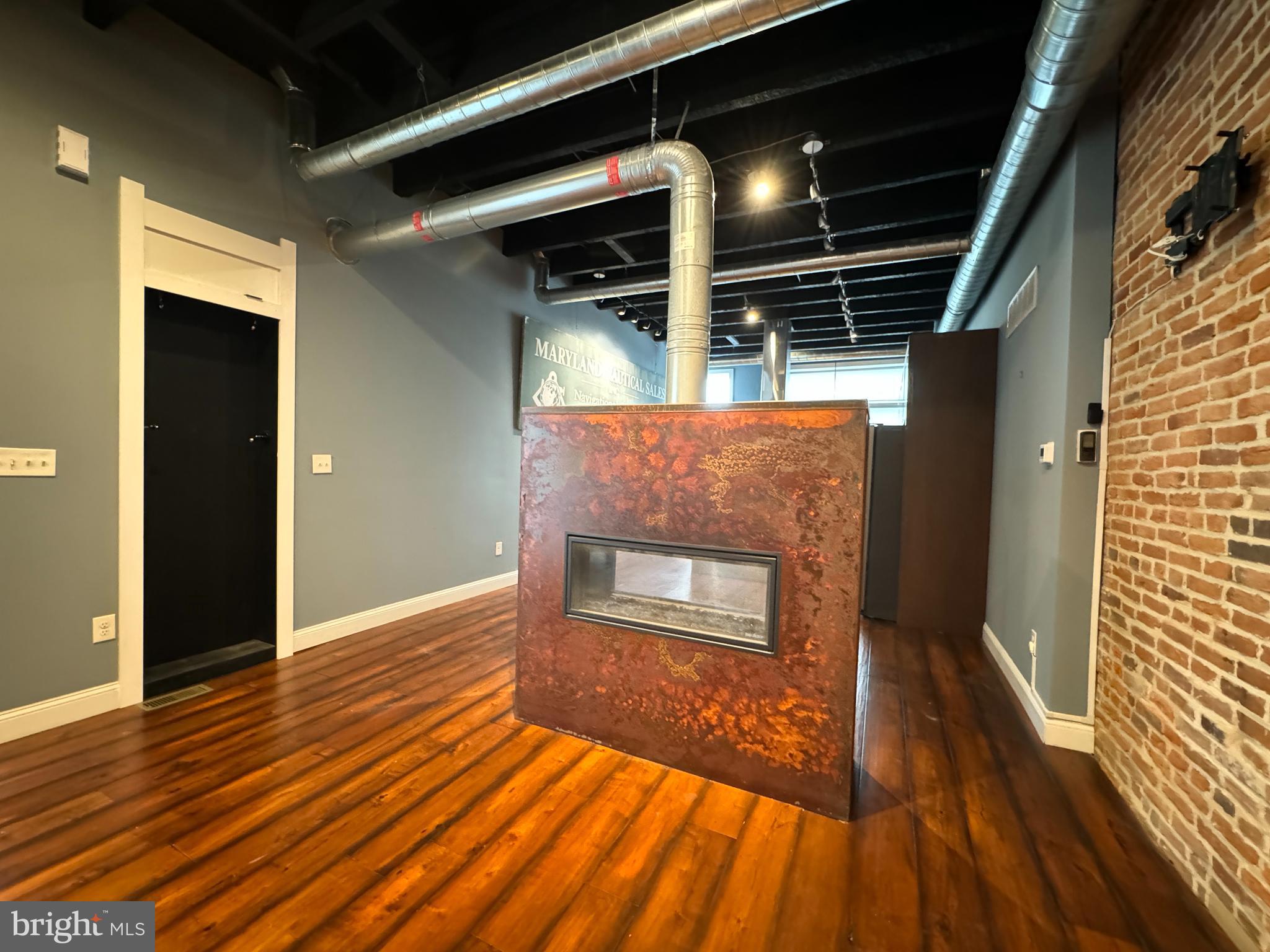 LOCUST POINT - Residential