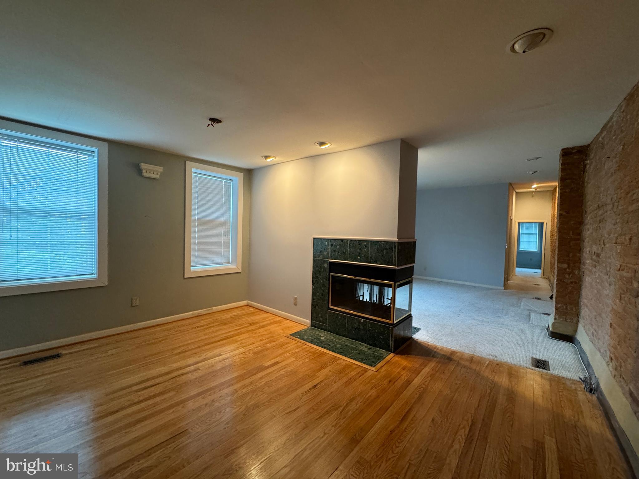 LOCUST POINT - Residential