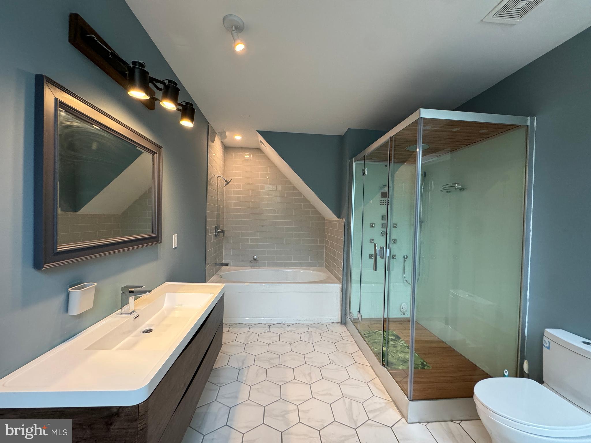 LOCUST POINT - Residential