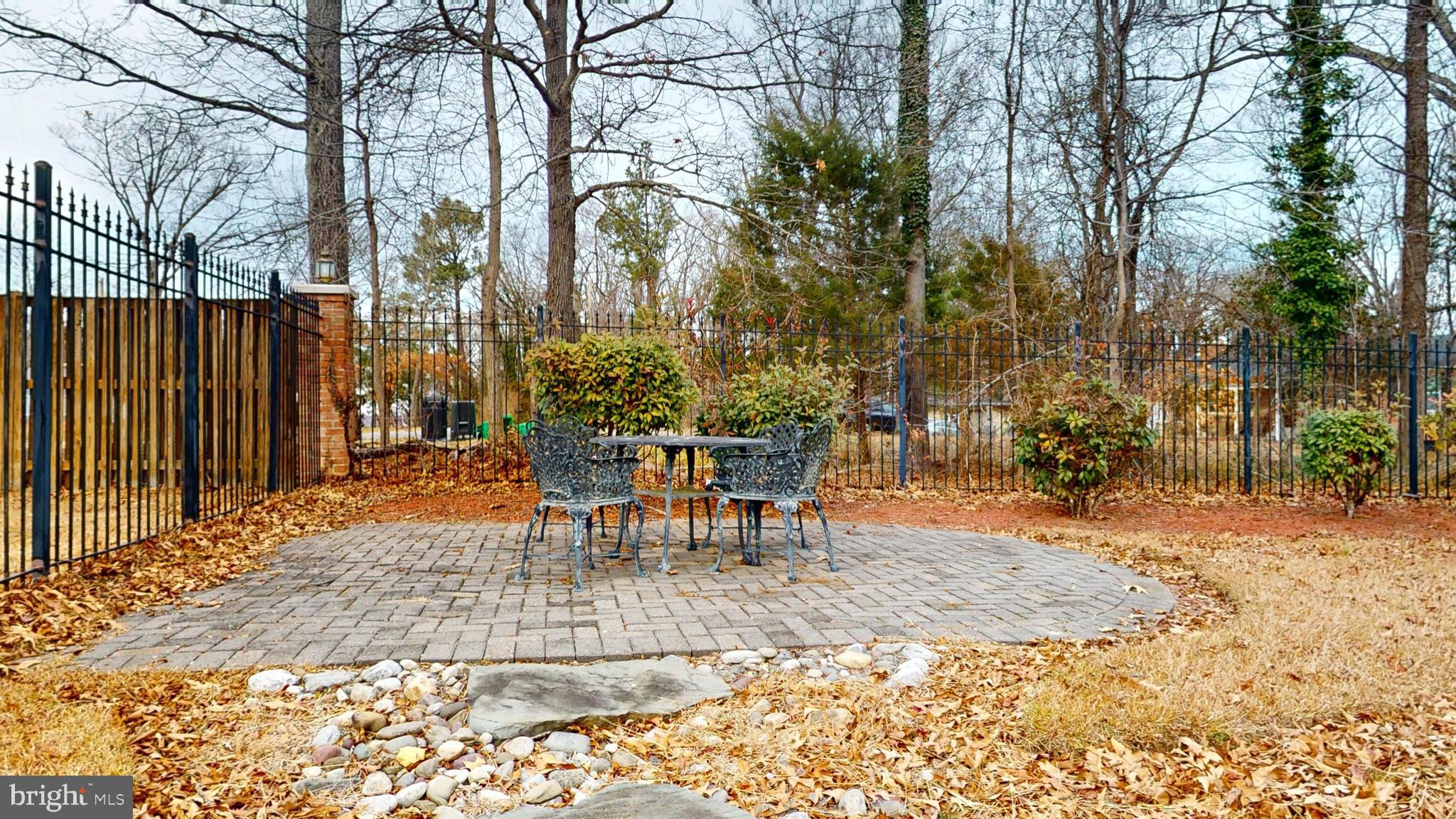 FARMINGTON WOODS - Residential