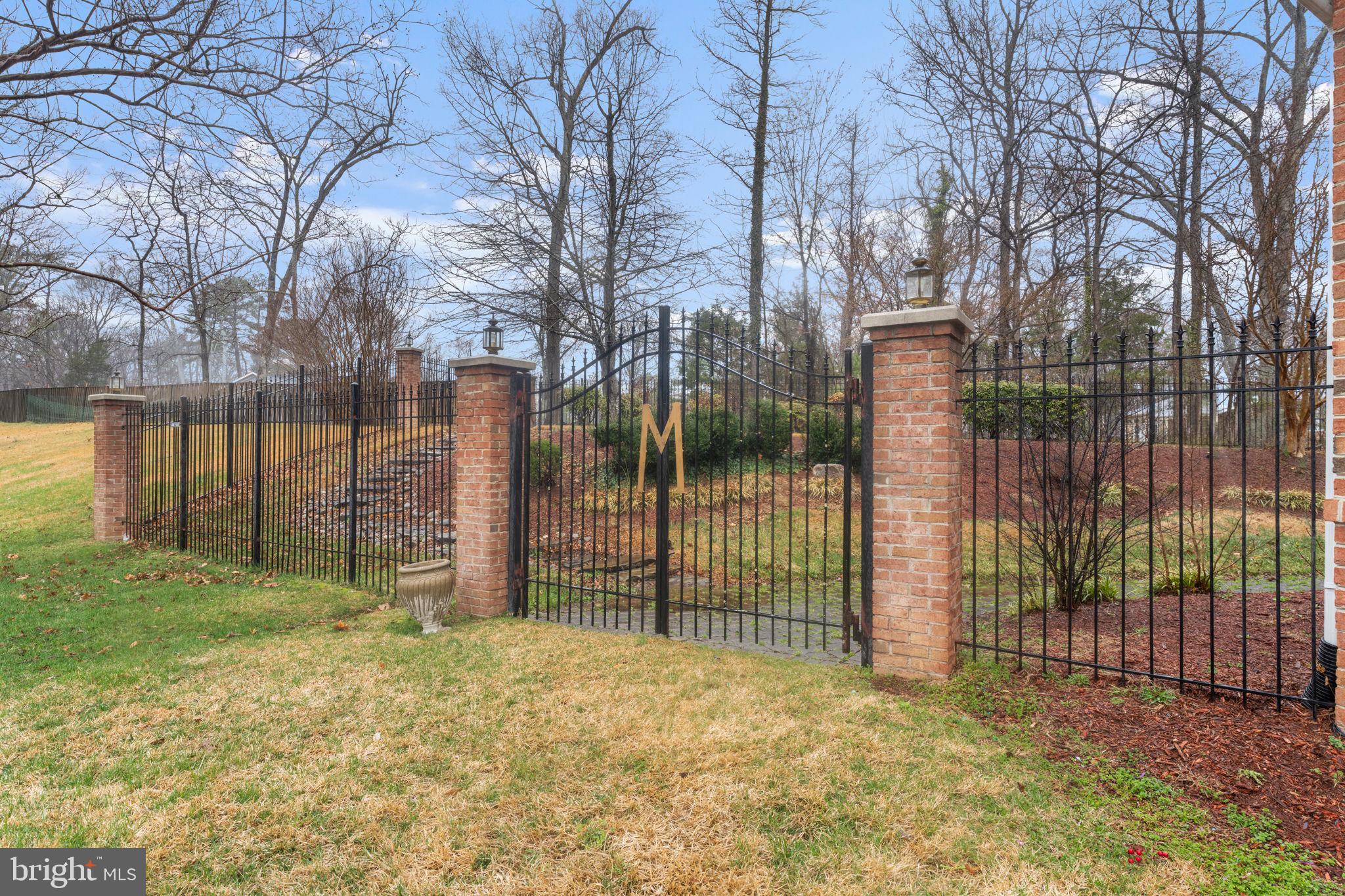 FARMINGTON WOODS - Residential