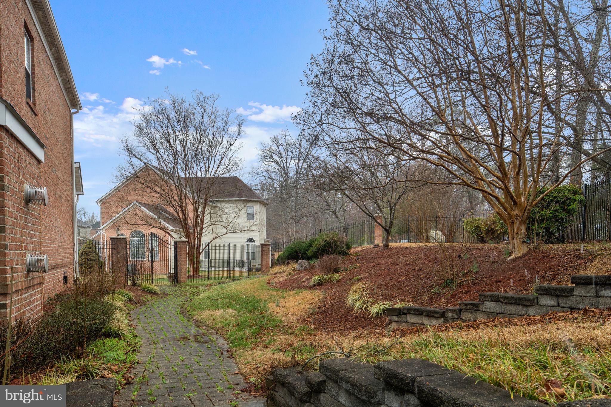 FARMINGTON WOODS - Residential