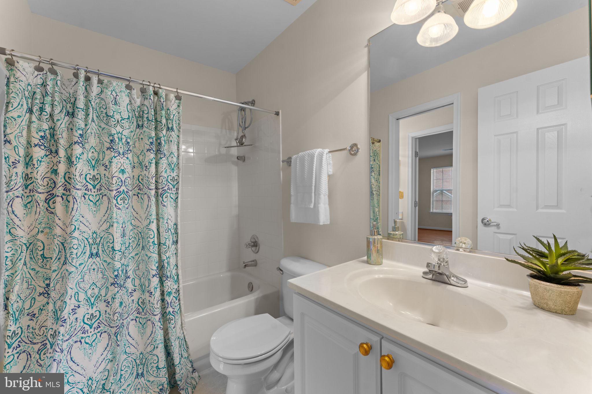 FARMINGTON WOODS - Residential