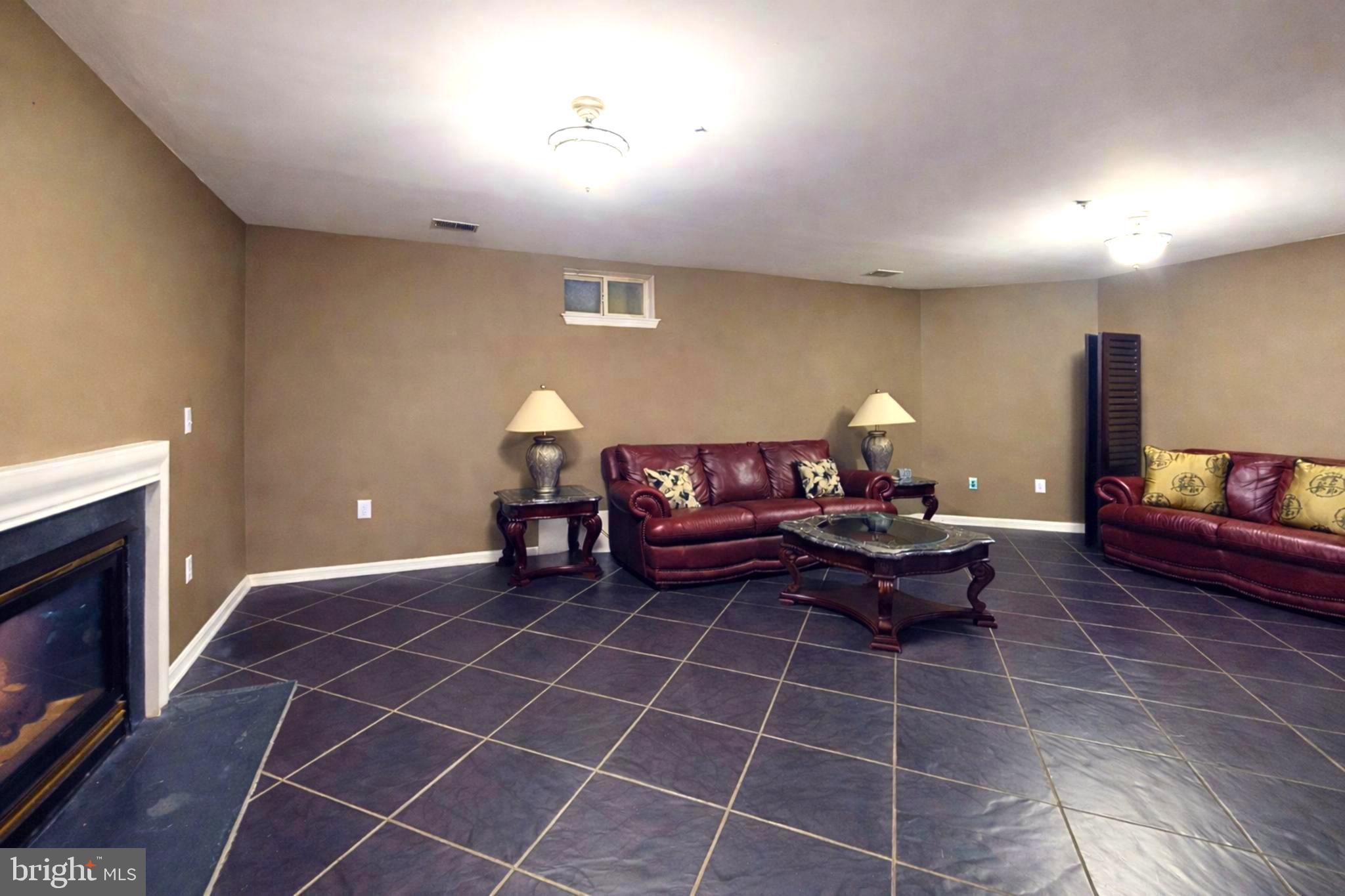 FARMINGTON WOODS - Residential