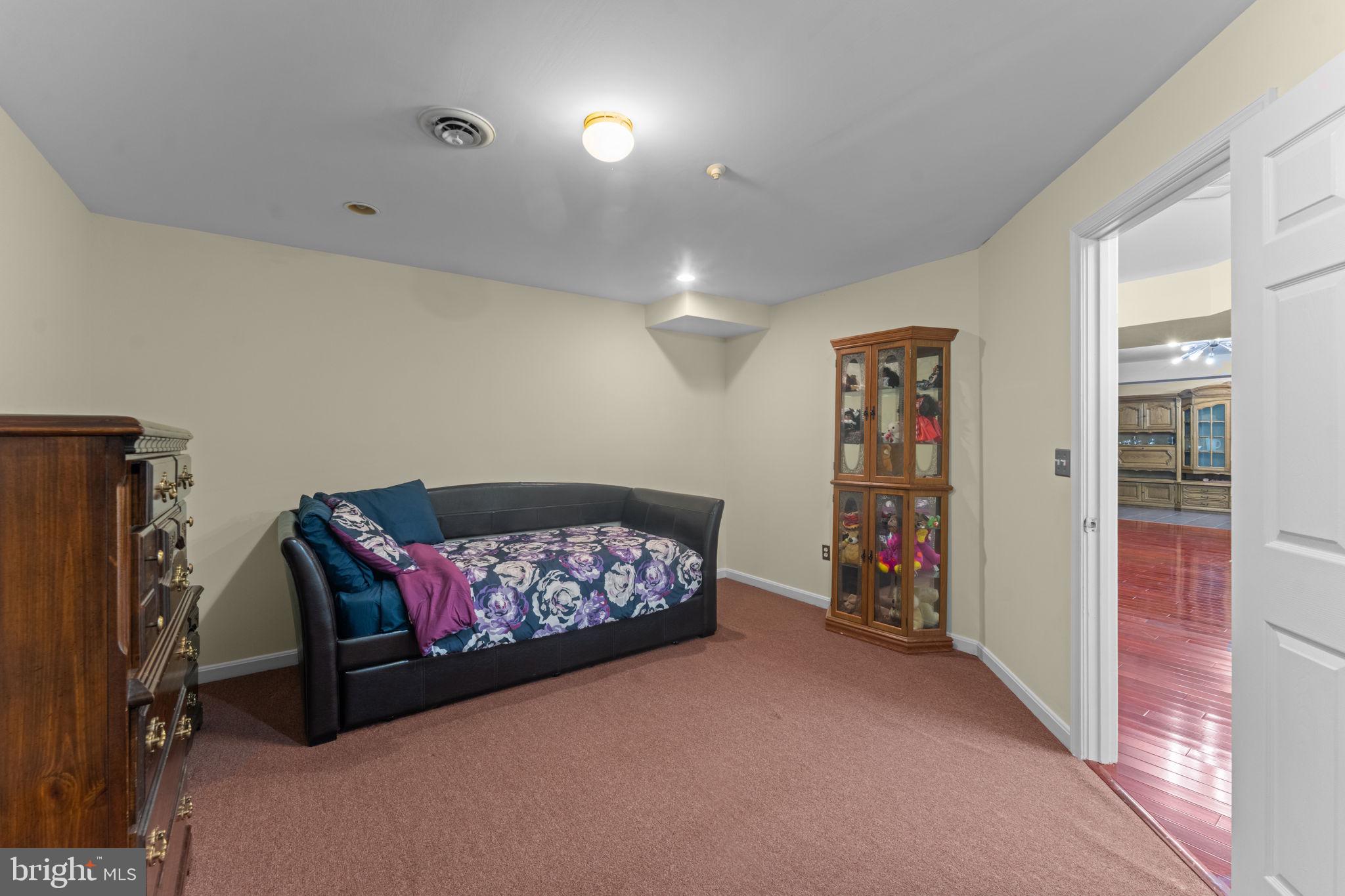 FARMINGTON WOODS - Residential