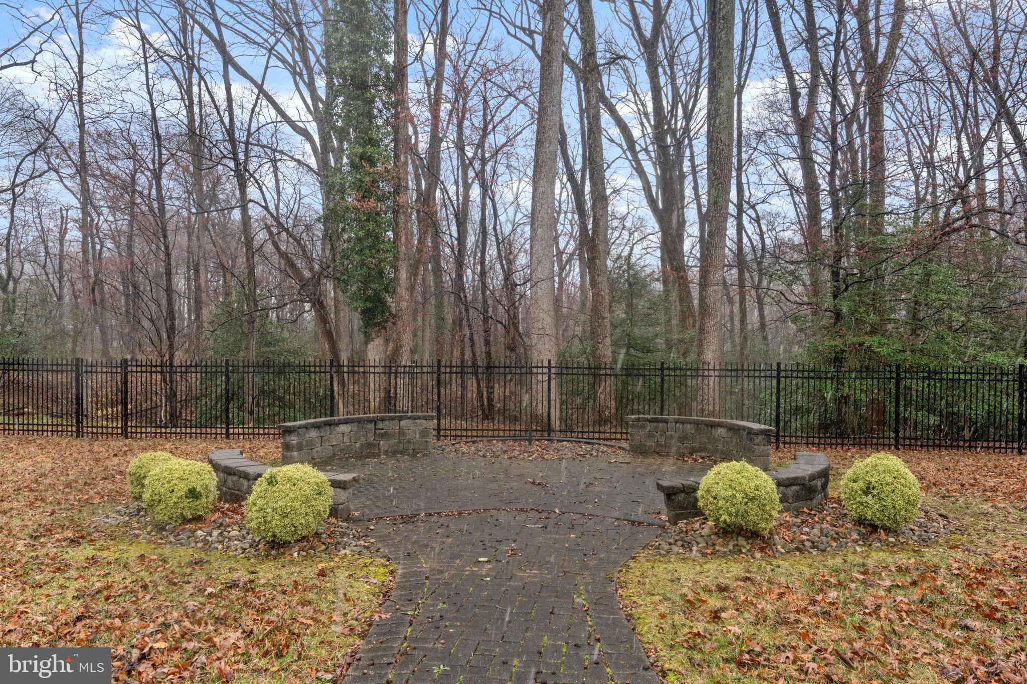 FARMINGTON WOODS - Residential