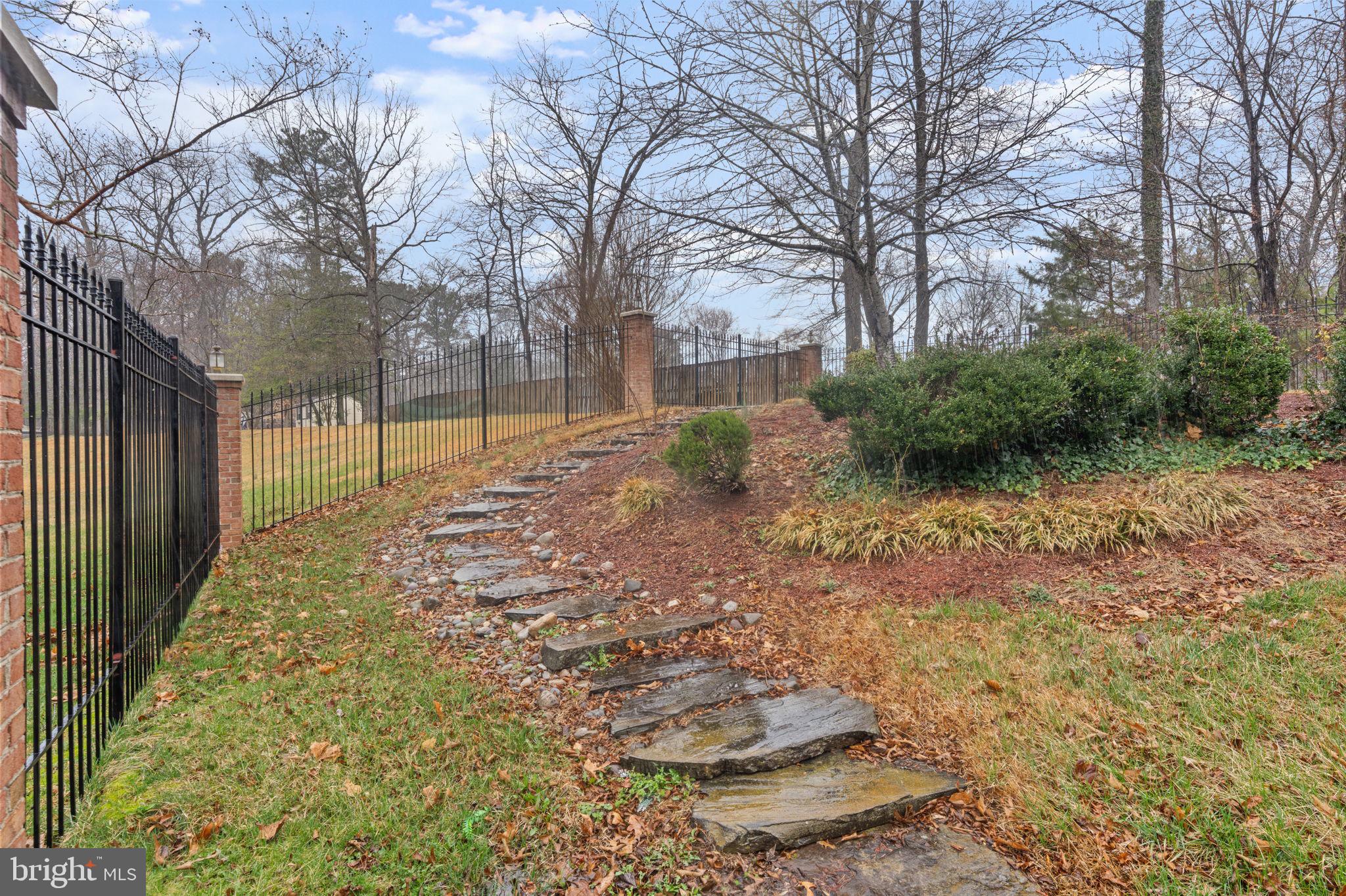 FARMINGTON WOODS - Residential