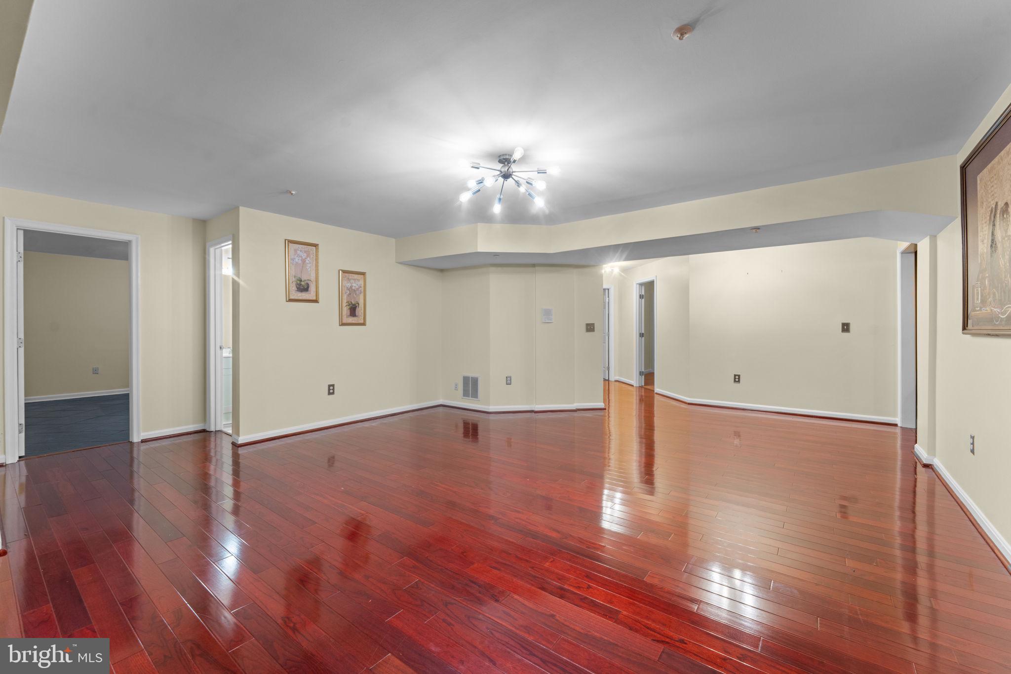 FARMINGTON WOODS - Residential