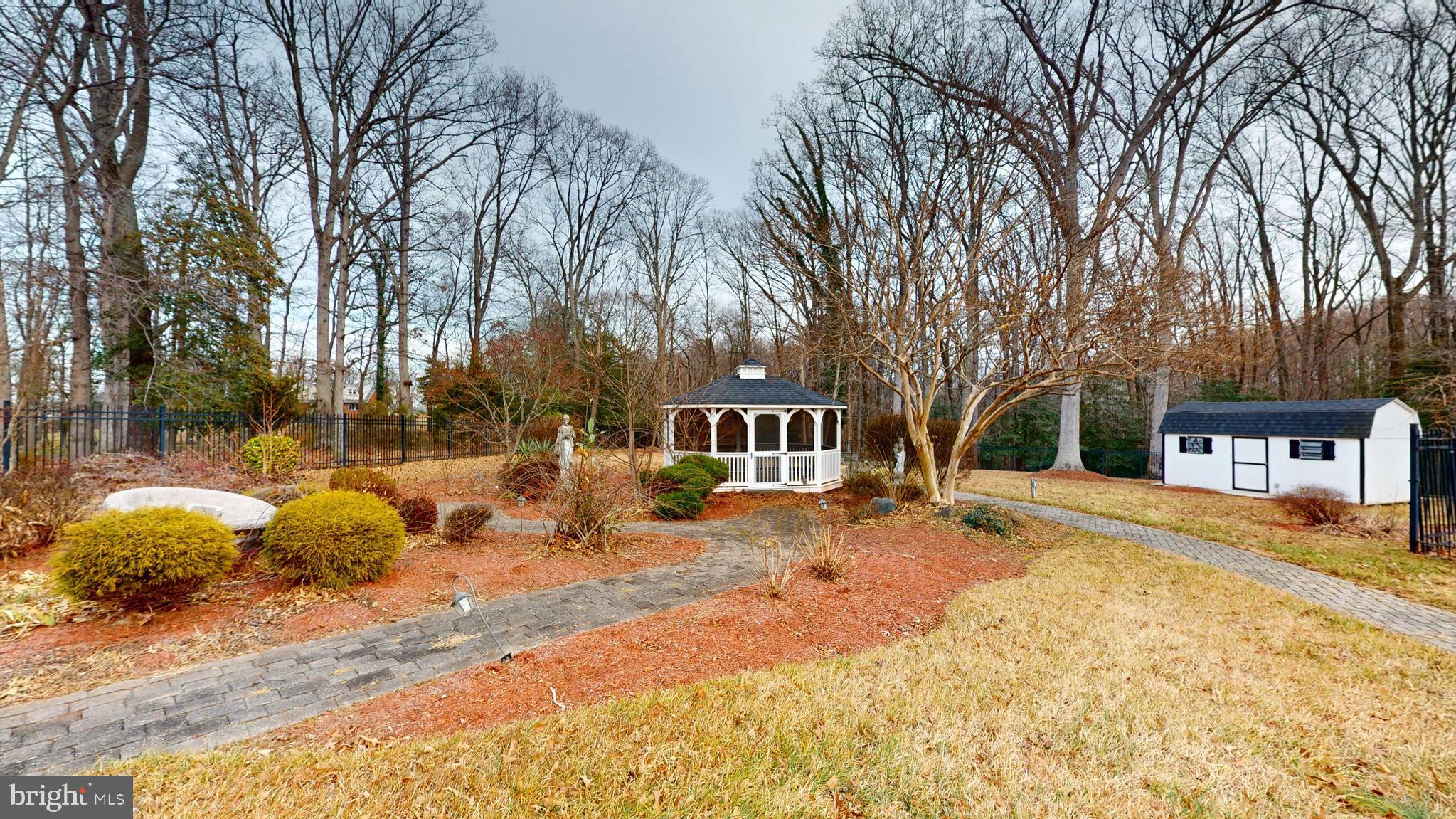 FARMINGTON WOODS - Residential