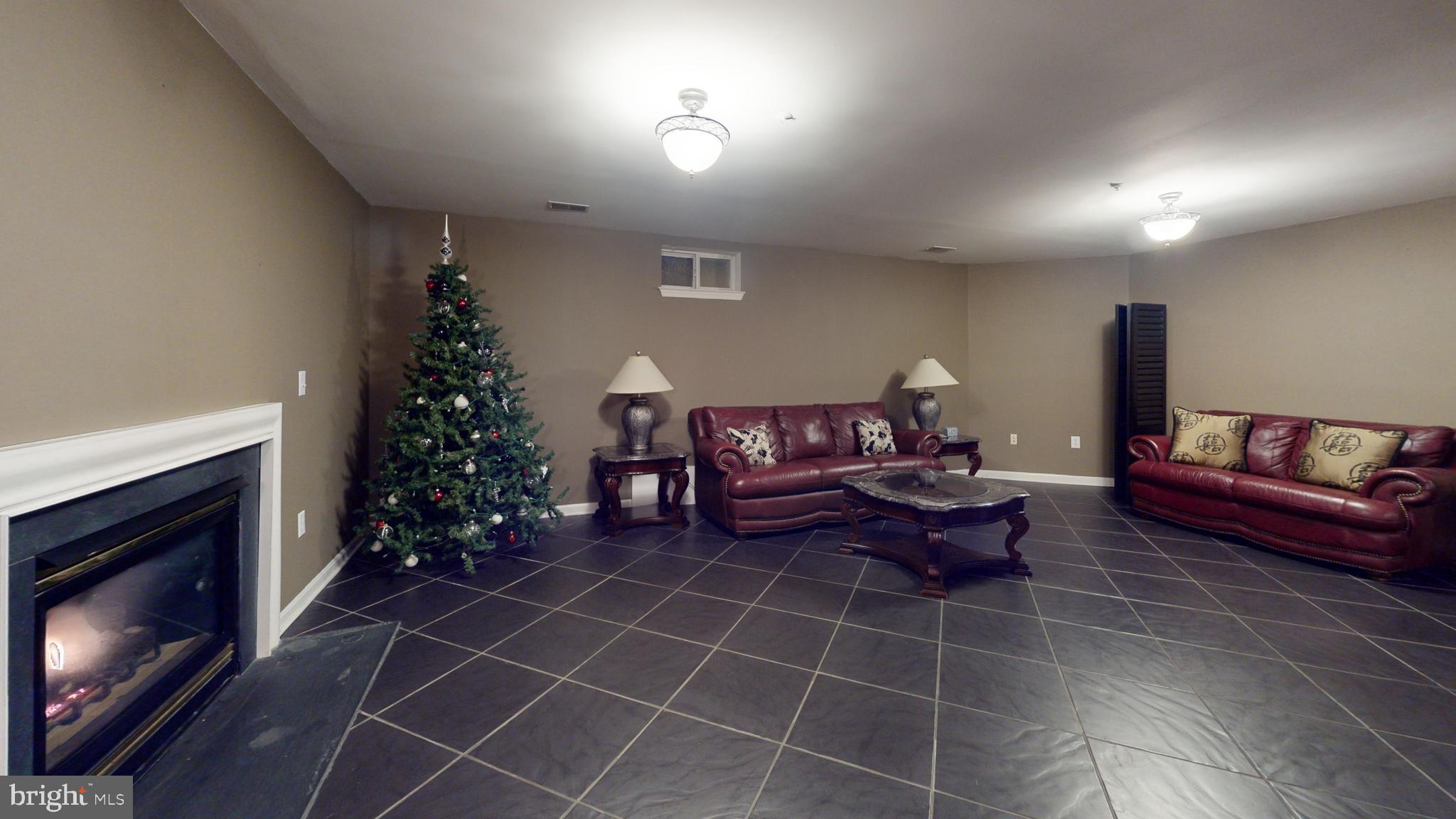 FARMINGTON WOODS - Residential