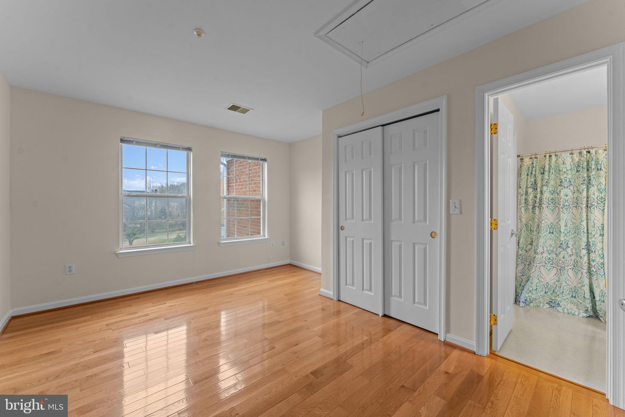 FARMINGTON WOODS - Residential