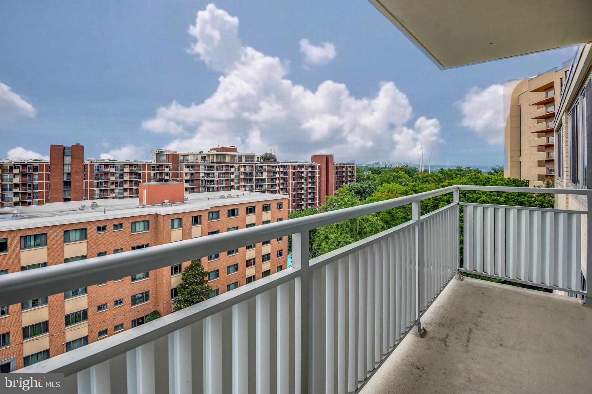 1301 S ARLINGTON RIDGE ROAD 811