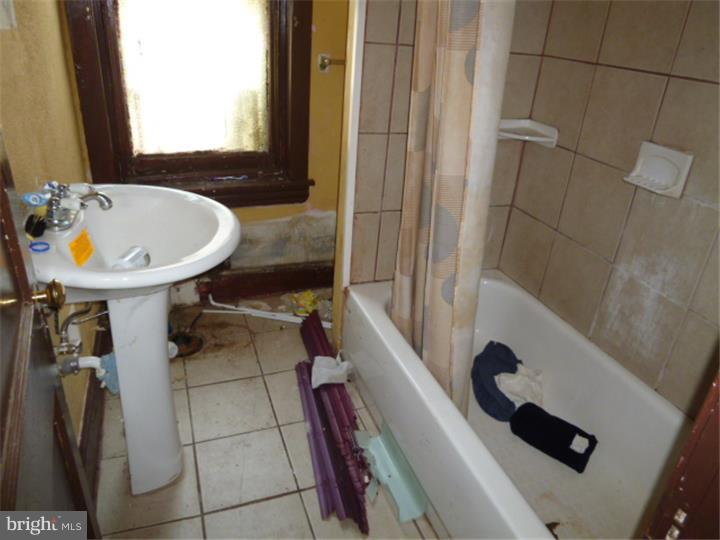 PHILADELPHIA (SOUTHWEST) - Residential