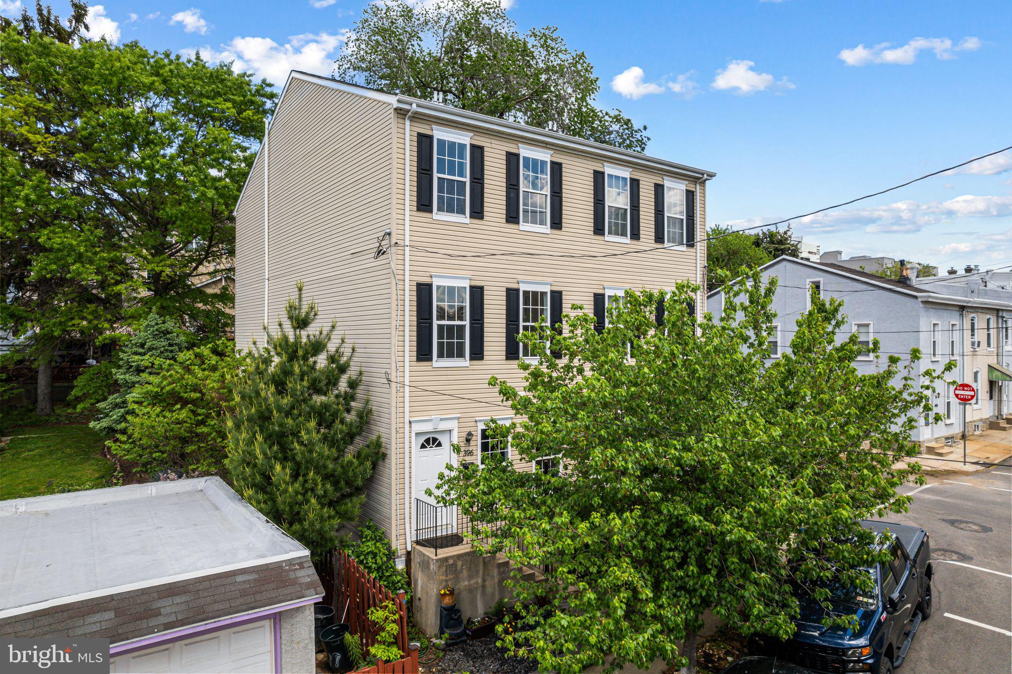 ROXBOROUGH - Residential