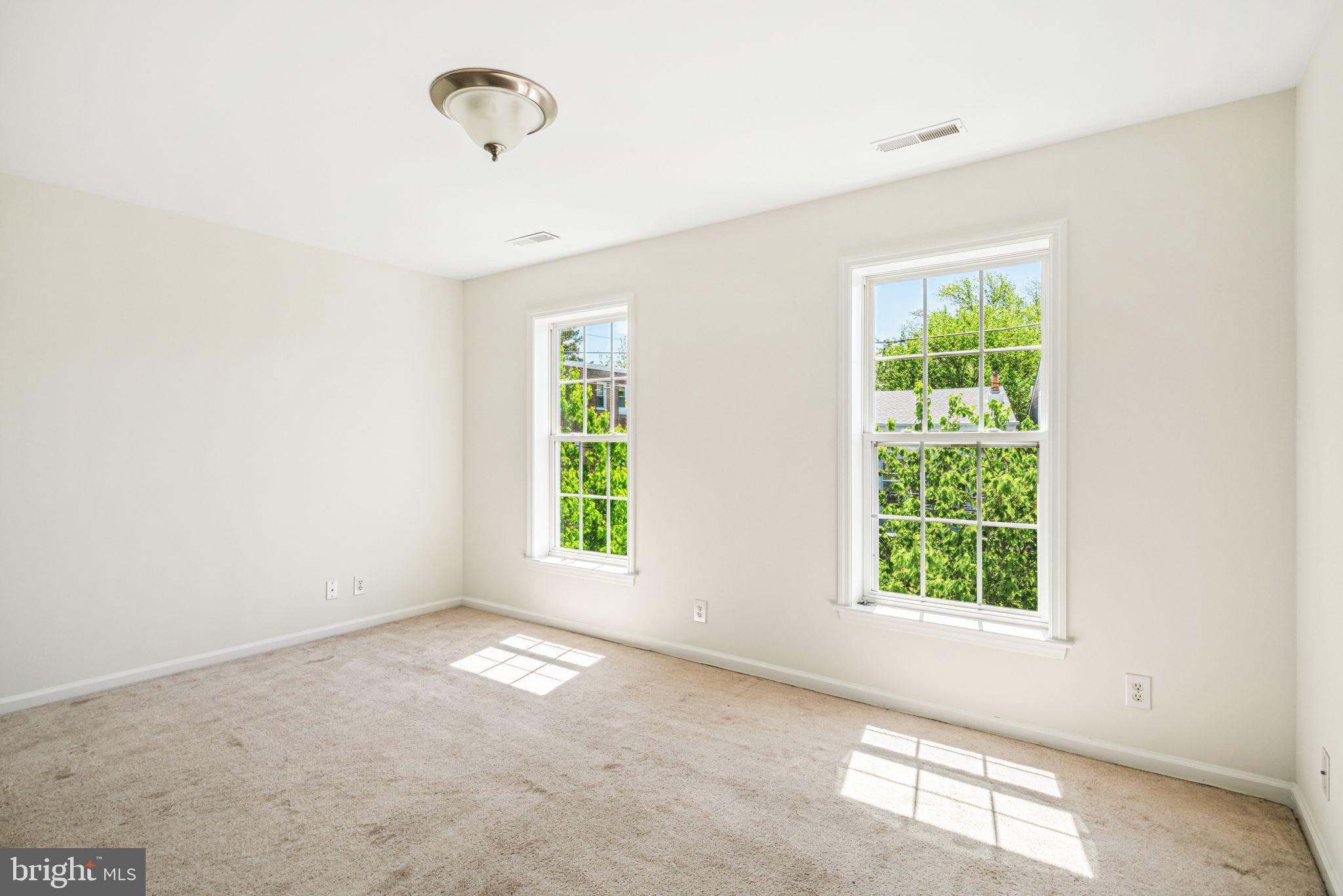 ROXBOROUGH - Residential