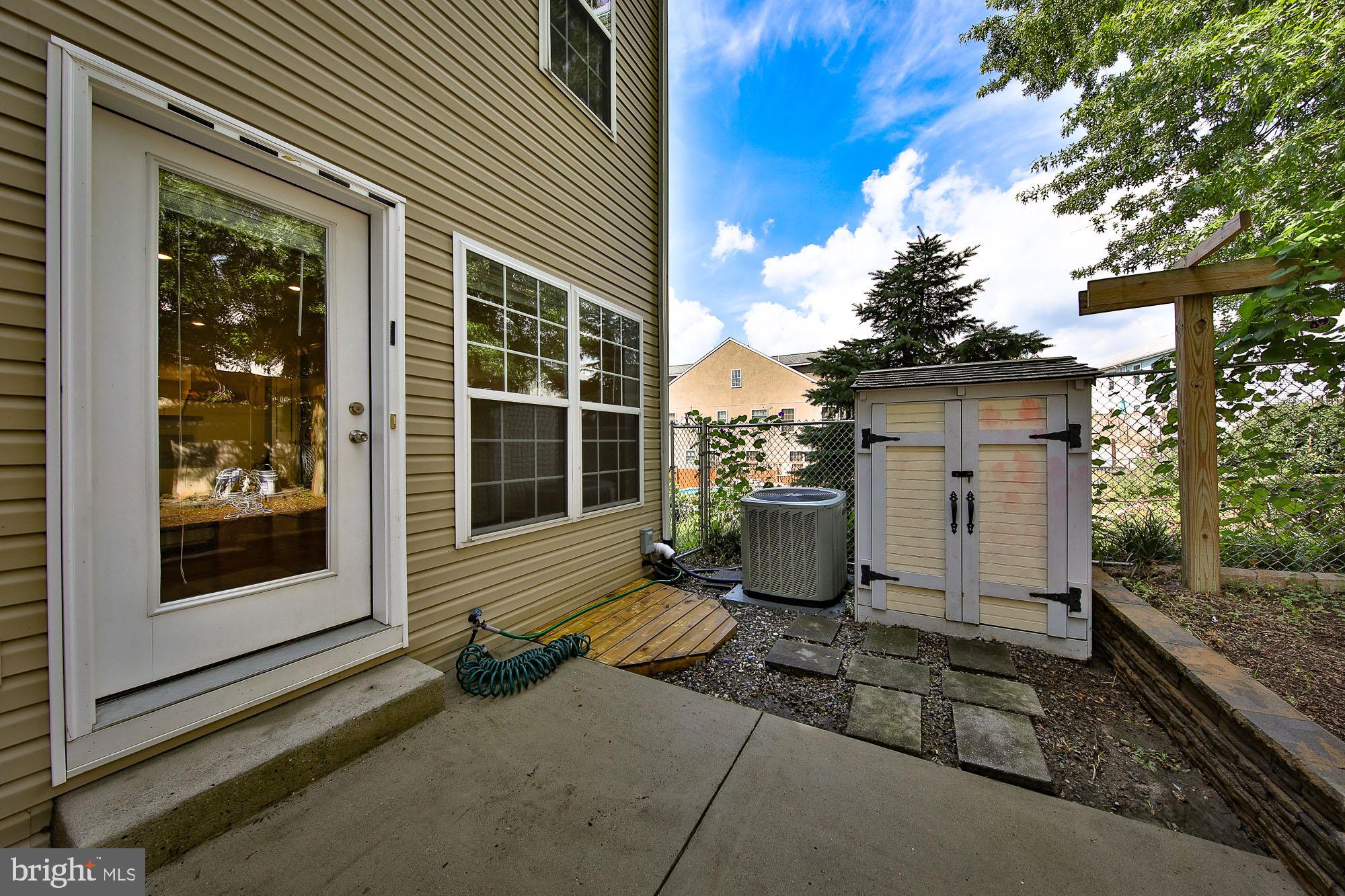 ROXBOROUGH - Residential