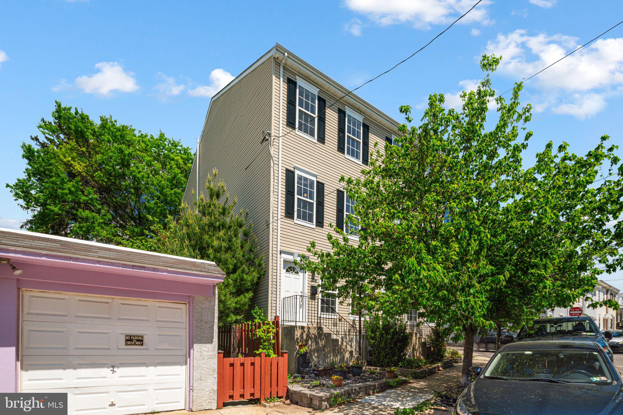 ROXBOROUGH - Residential