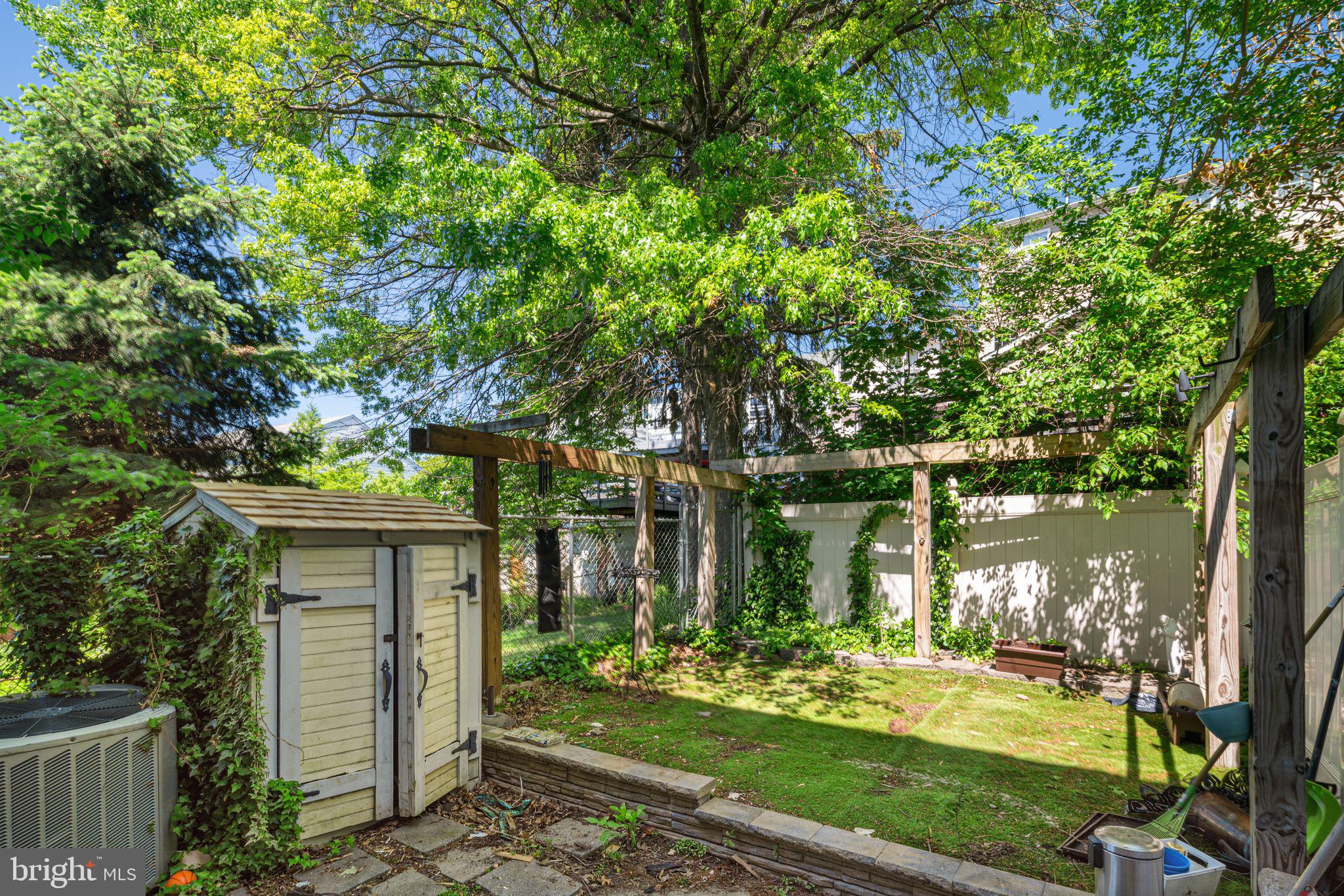 ROXBOROUGH - Residential