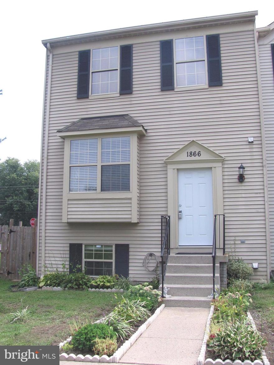 Wonderful end unit townhome in prime location only minutes to all major routes/shopping/schools.  Lower level offers two more bedrooms (NTC) and full bath, laundry closet & additional storage. Beautiful Italian marble kitchen & bathroom floors, roof is only 2 years old,  new washer, dryer and fridge this year.  Don't miss this commuters dream in the heart of Woodbridge.