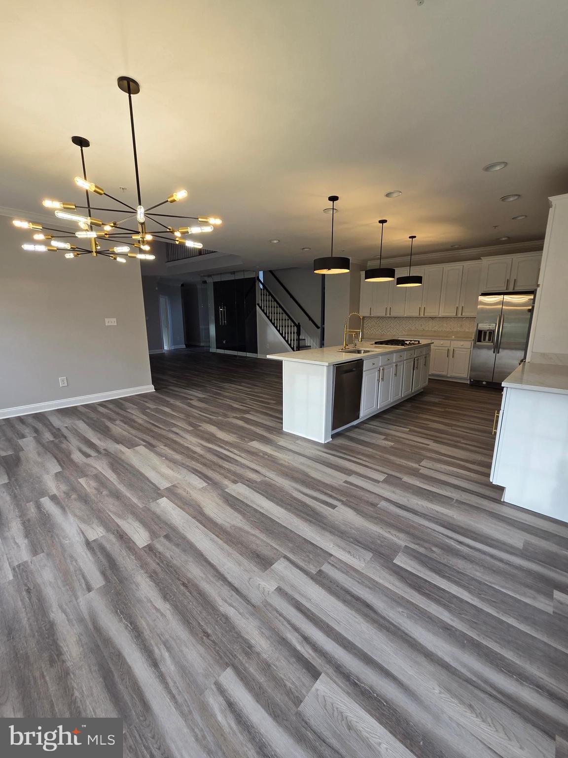 CROOM STATION - Residential