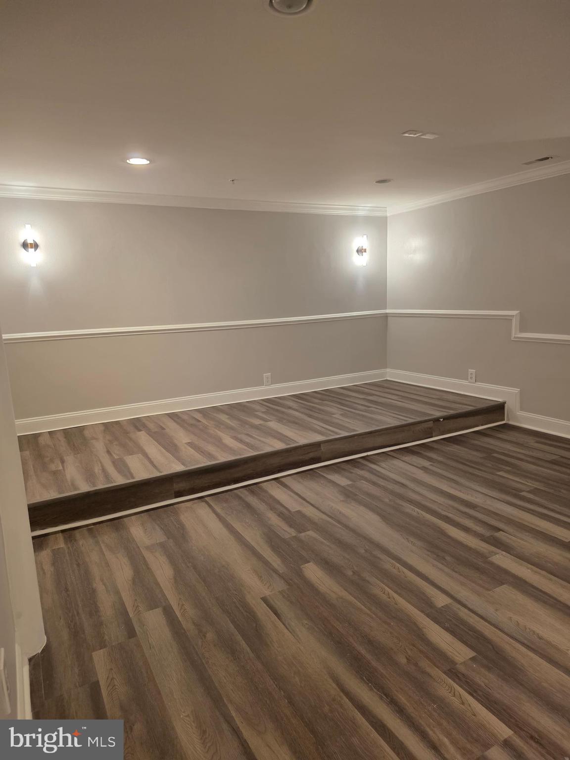 CROOM STATION - Residential