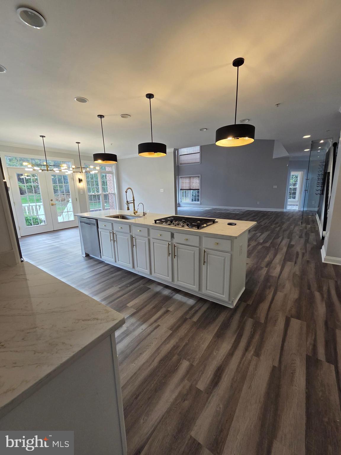 CROOM STATION - Residential