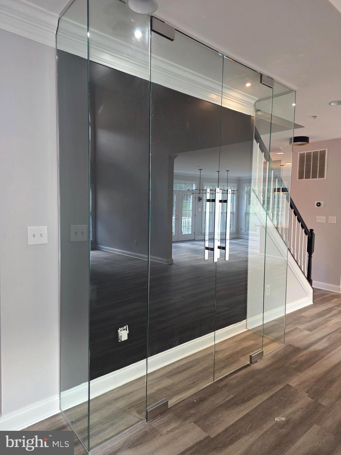 CROOM STATION - Residential