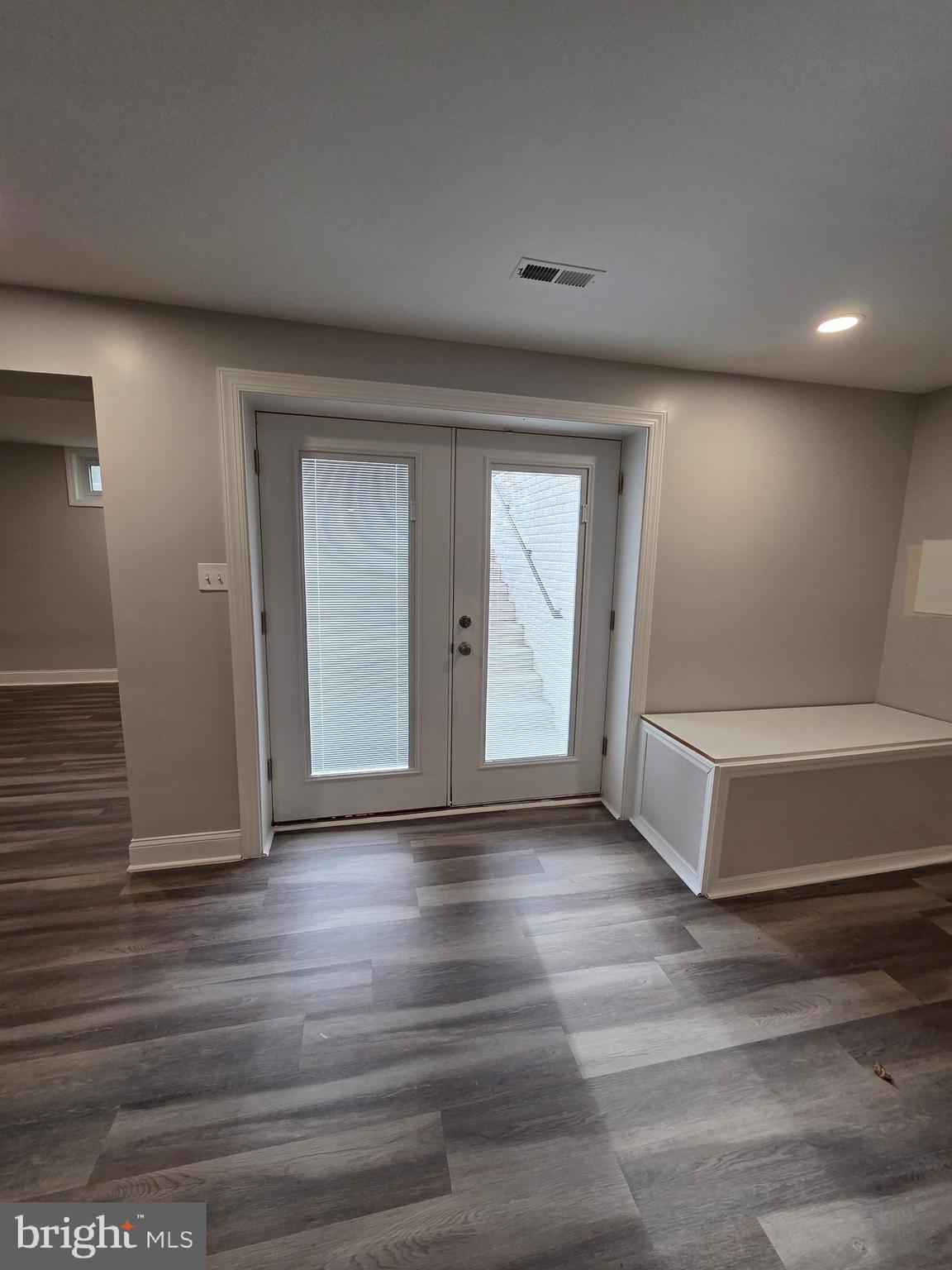 CROOM STATION - Residential