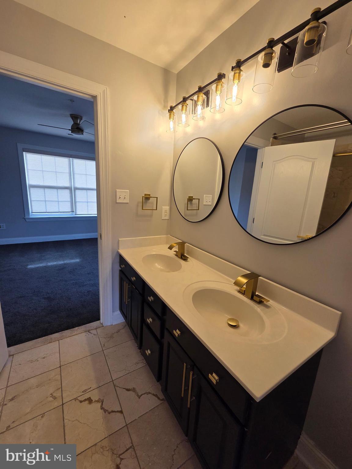 CROOM STATION - Residential