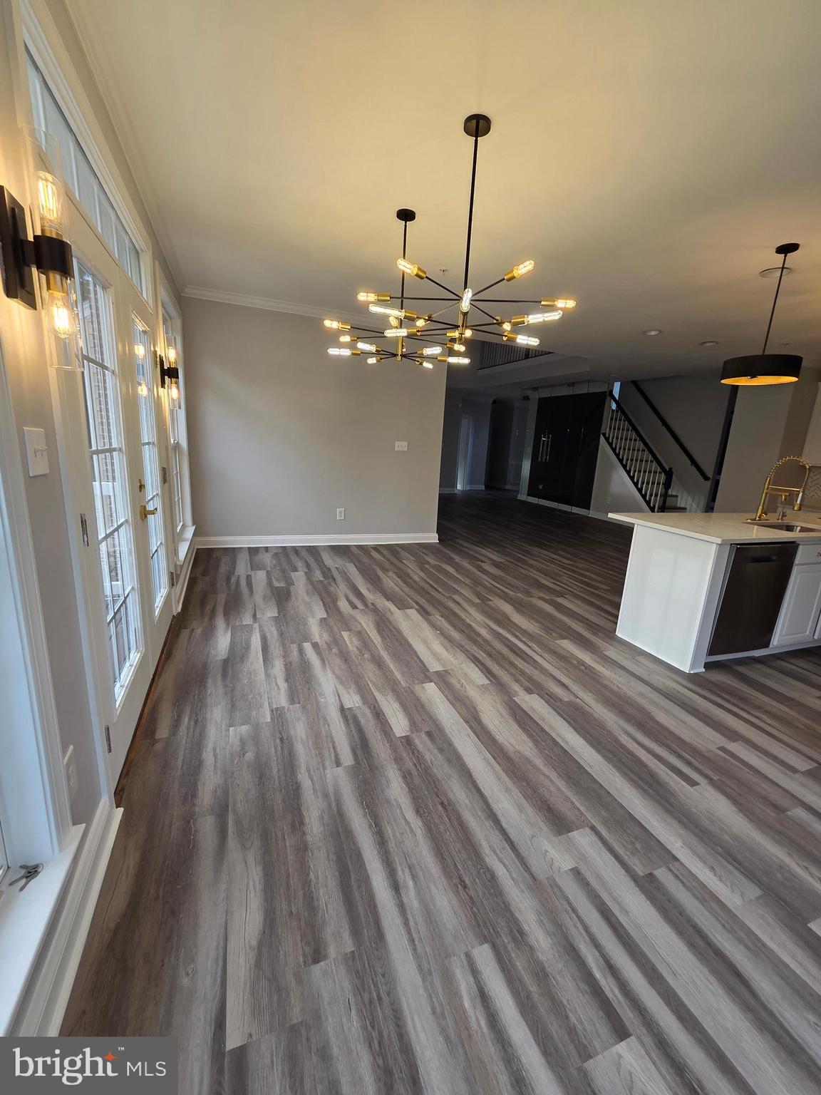 CROOM STATION - Residential