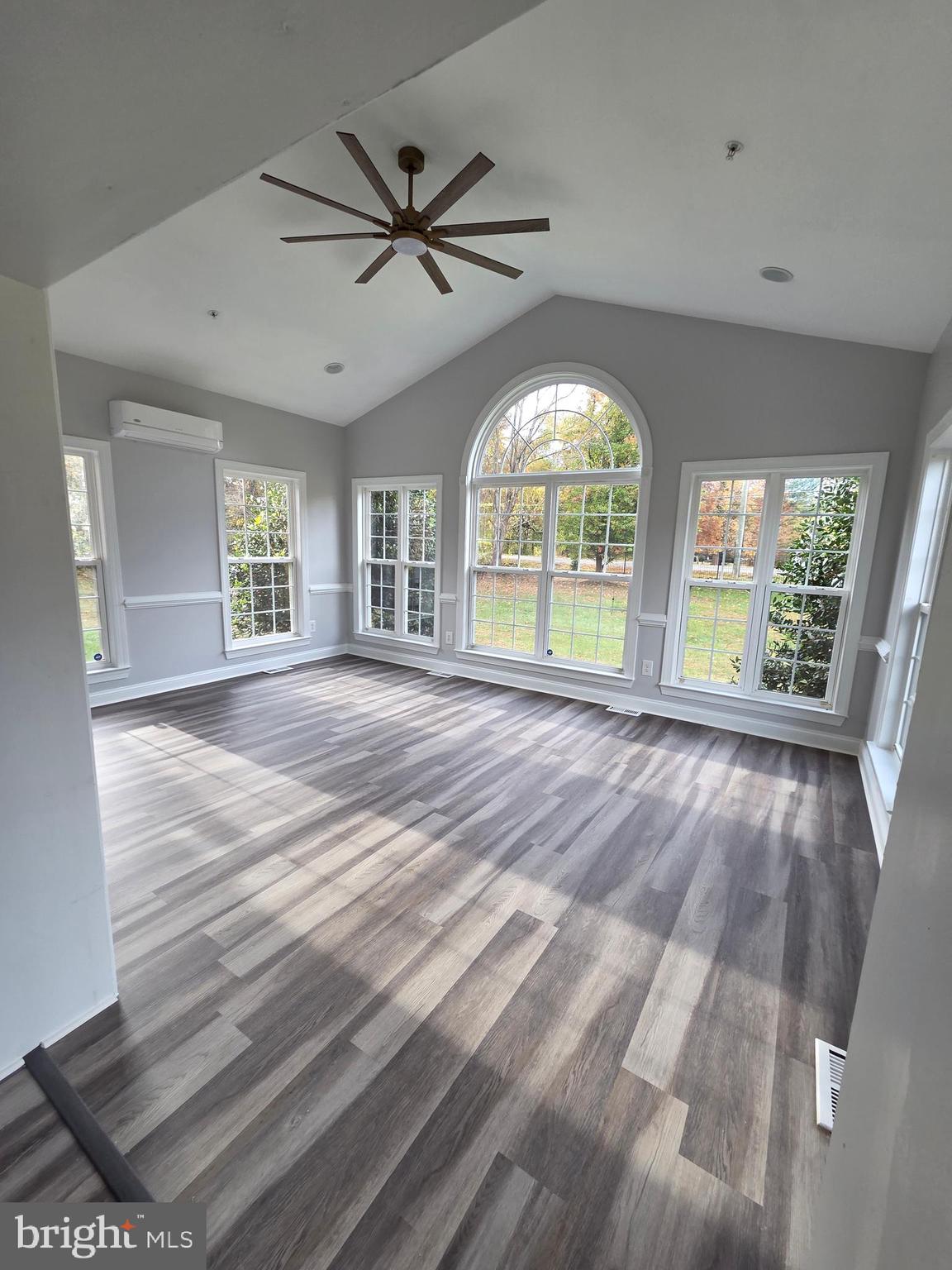 CROOM STATION - Residential