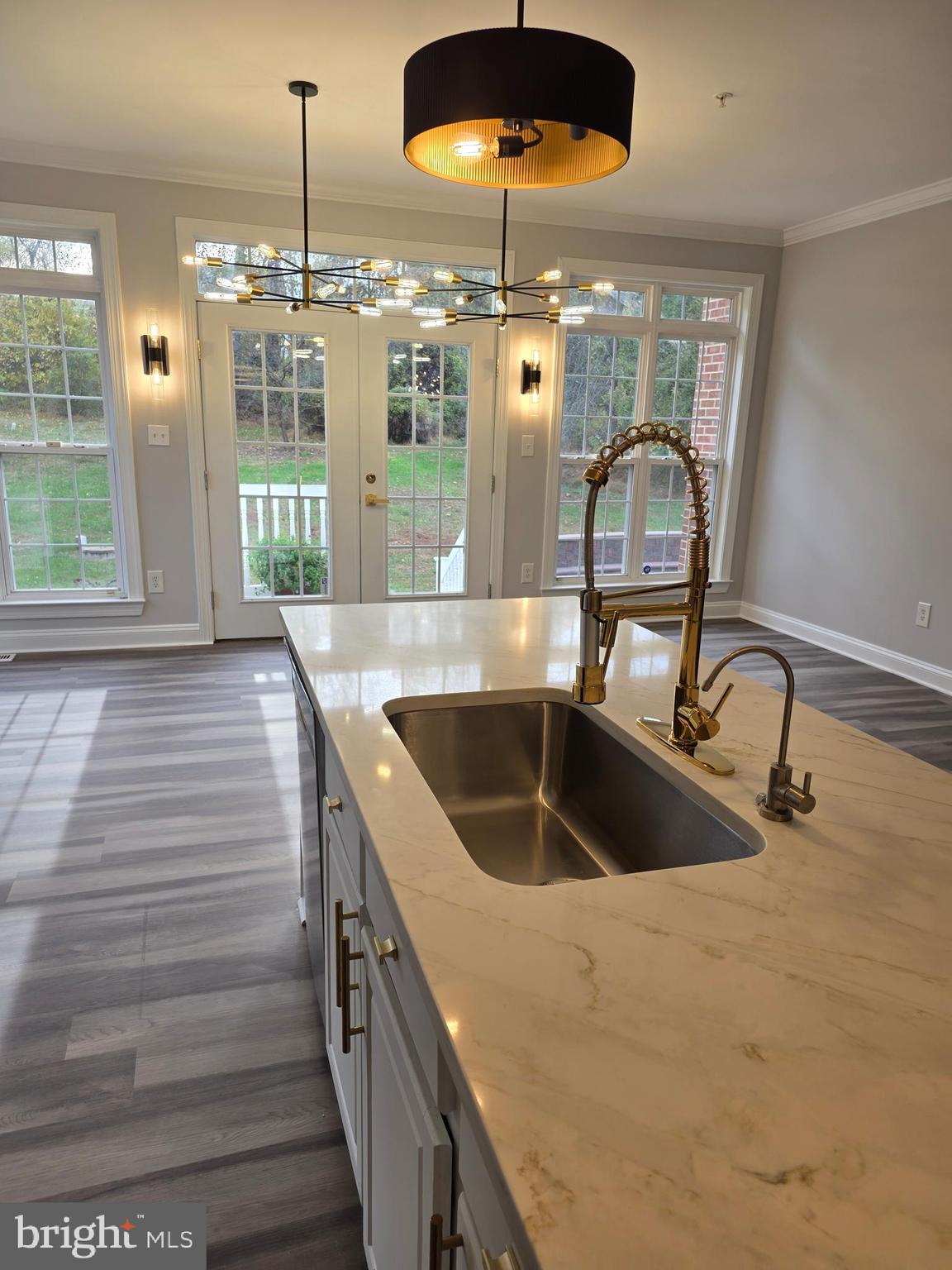 CROOM STATION - Residential