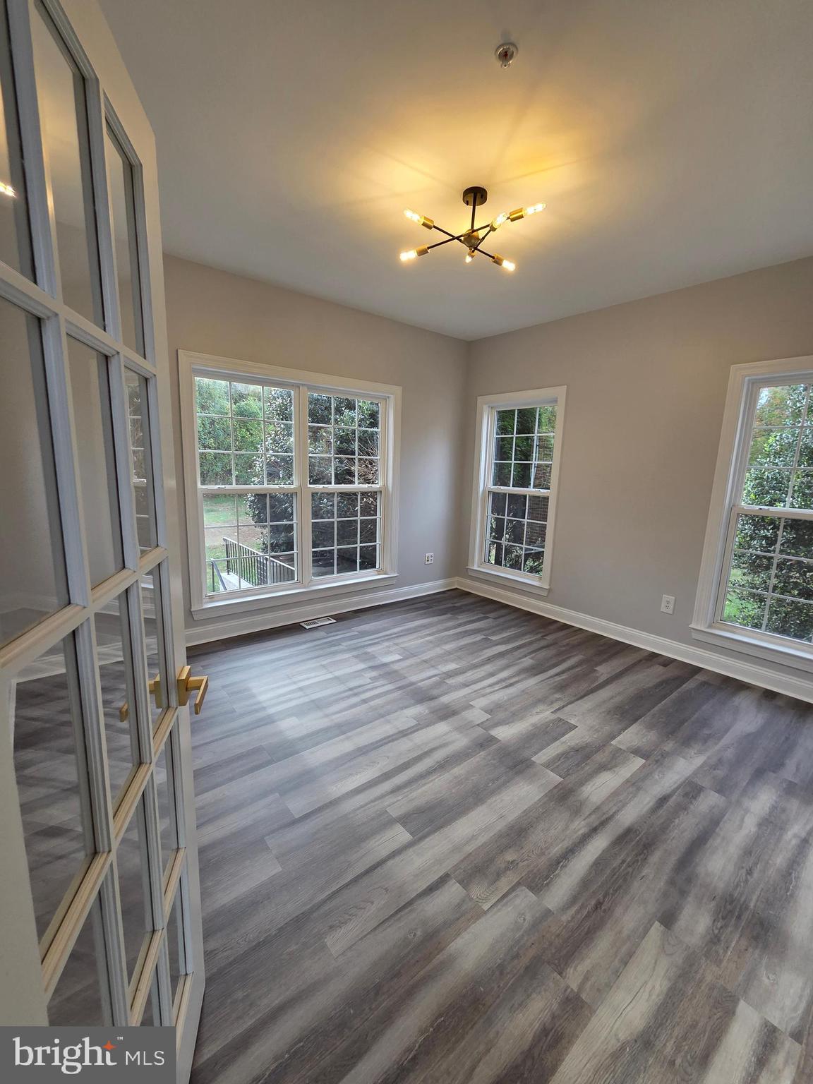 CROOM STATION - Residential