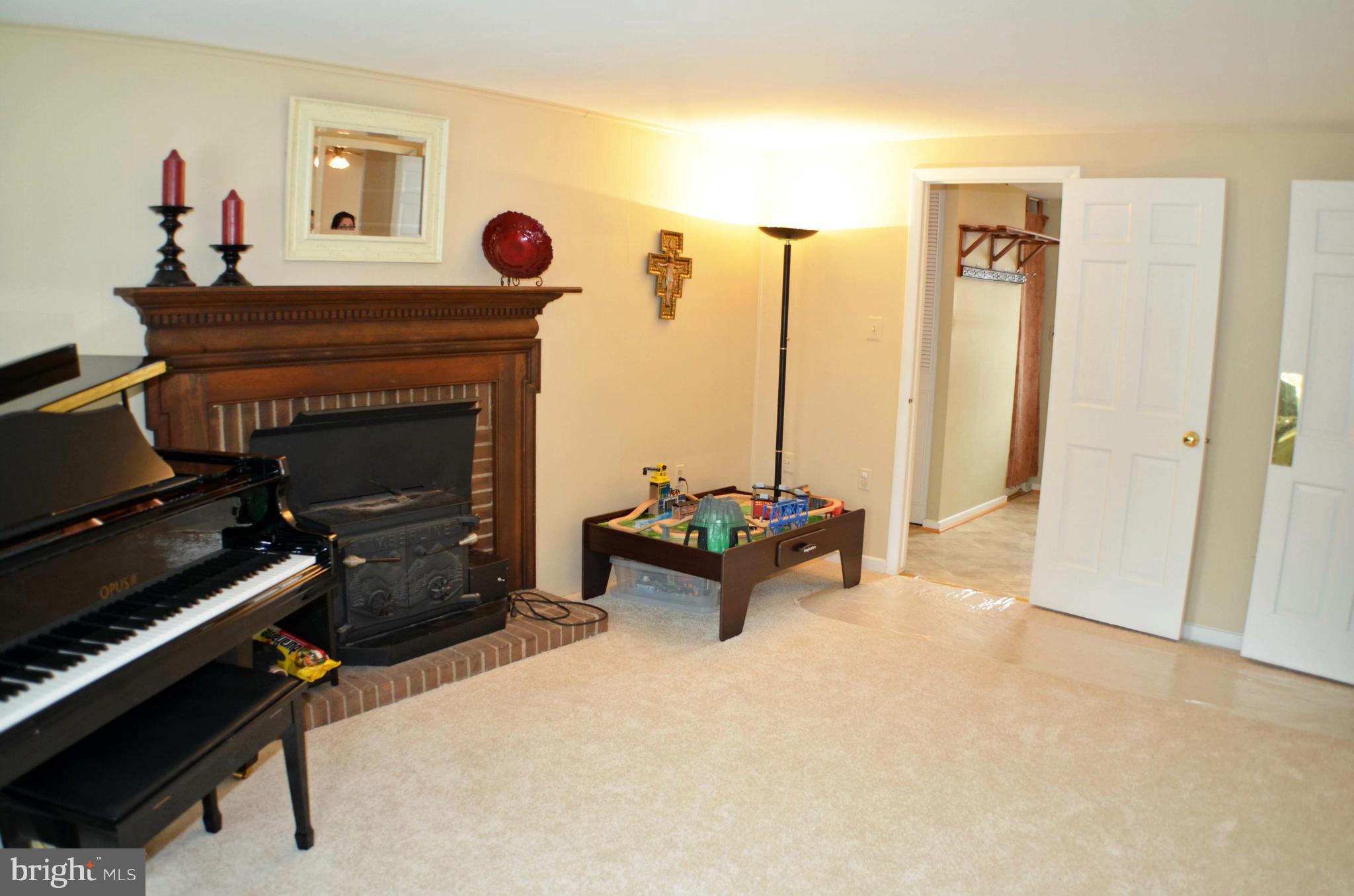 FOX MILL ESTATES - Residential