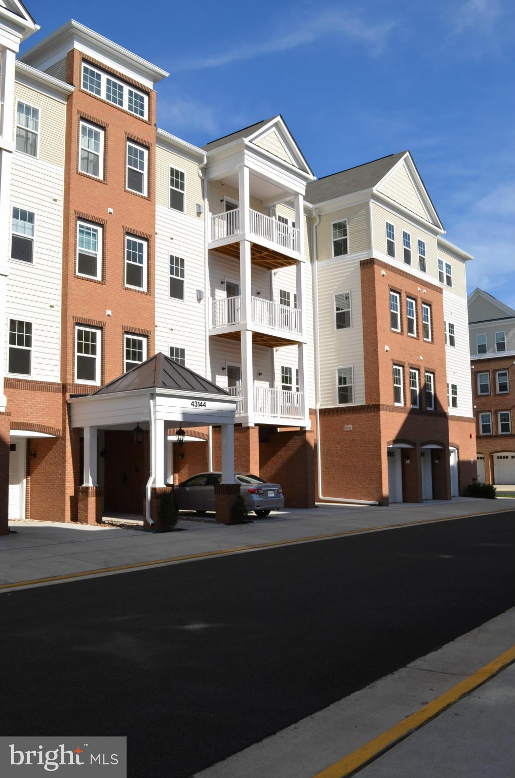 VILLAGES AT BROADLANDS CONDO - Residential