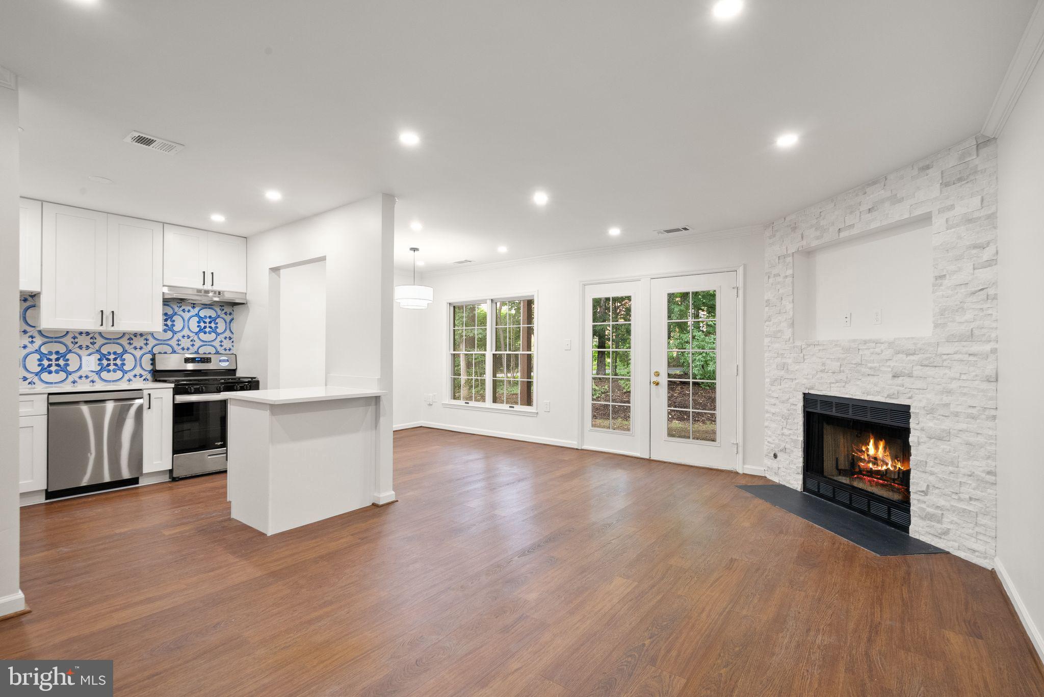 7256 GLEN HOLLOW COURT 2
